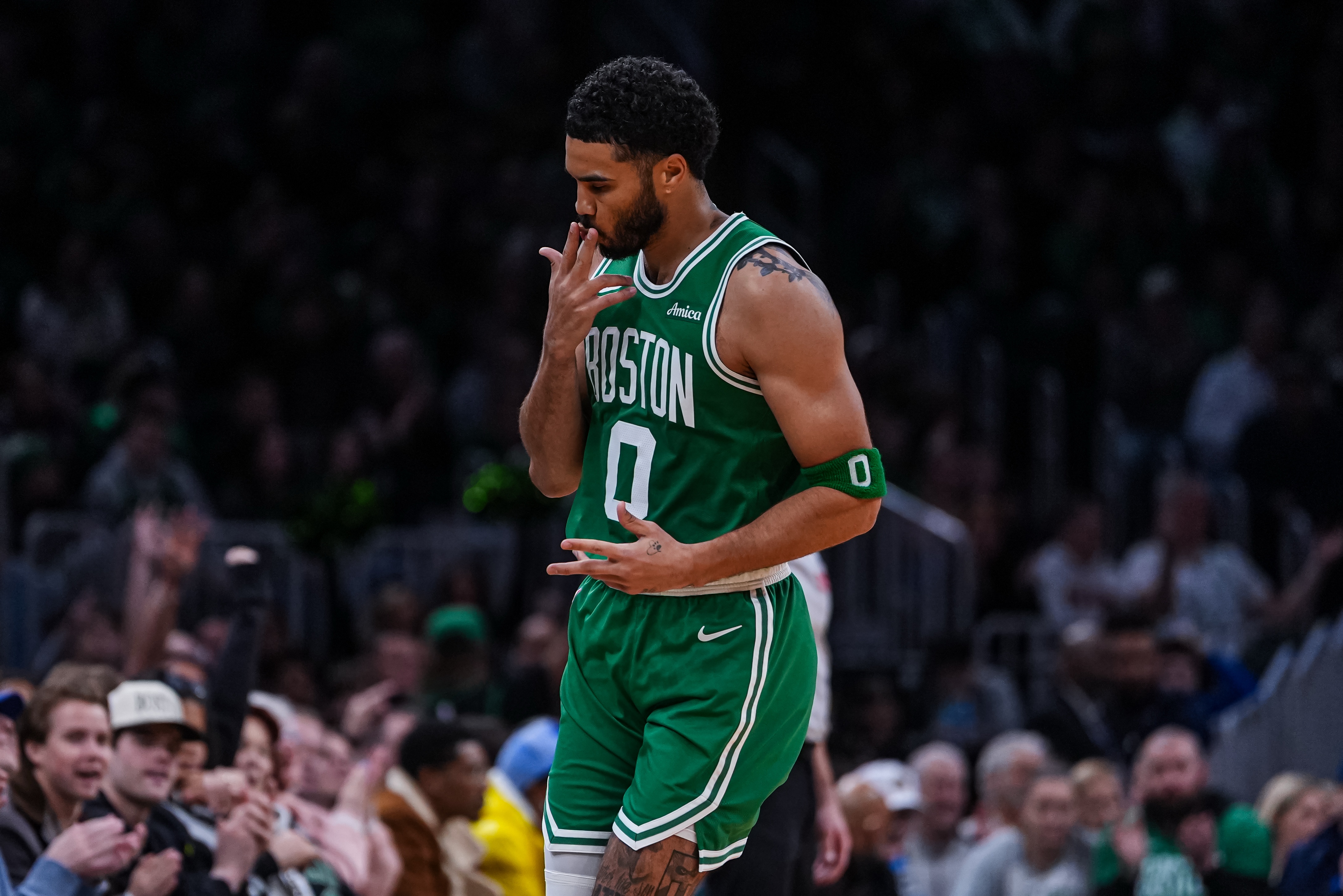 塔图姆三场准三双数据 绿军连胜期间攻防一体