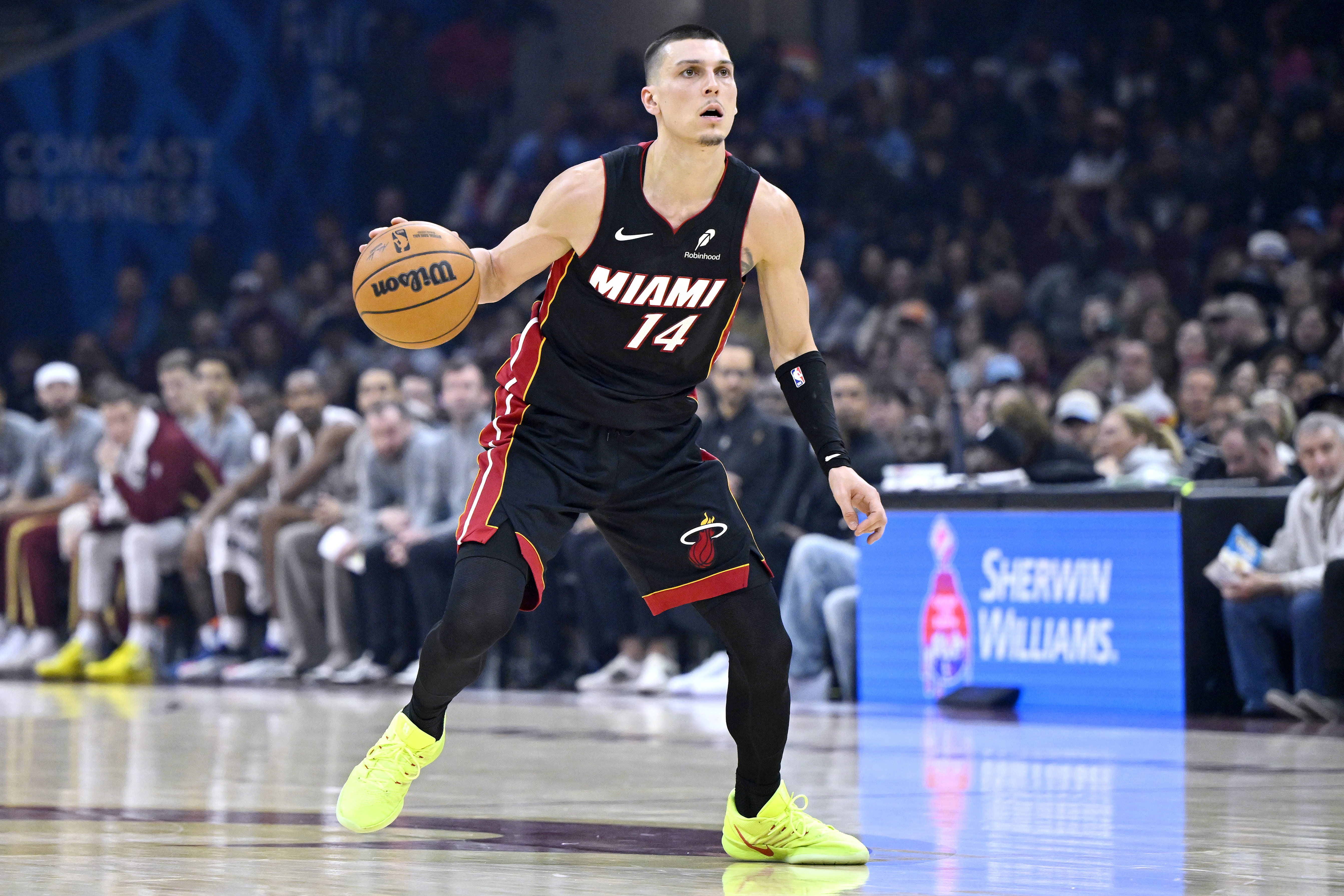 热火主场大胜奇才稳固附加赛席位 马刺力克掘金豪取十二连胜