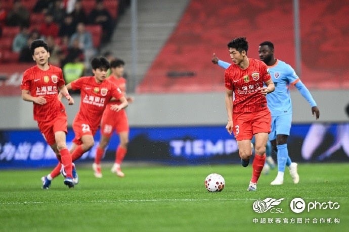 王燊超补时绝杀 海港2比1险胜云南 三粒进球被吹 王燊超补时绝杀 海港2比1险胜云南 三粒进球被吹