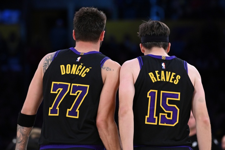 掘金八连胜迫近湖人 西部第三争夺白热化 掘金八连胜迫近湖人 西部第三争夺白热化