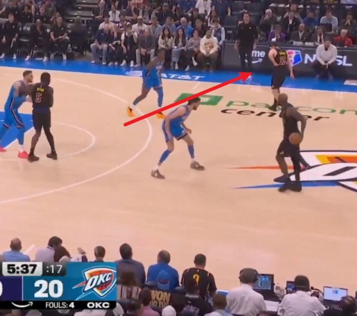 里夫斯确诊腹斜肌二级拉伤 带伤出战27分钟引争议