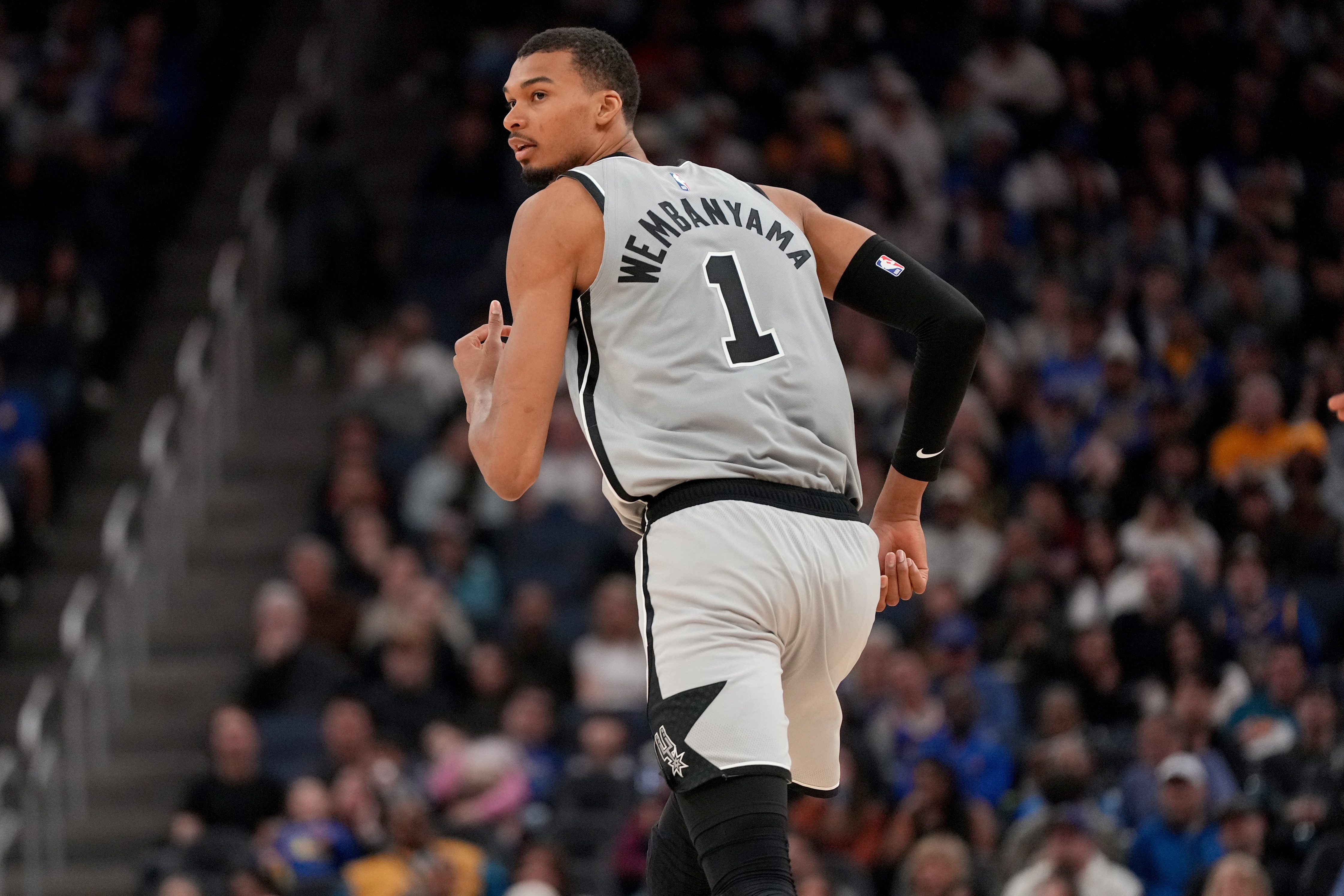 文班亚马连续三场30+15篮板创队史纪录 邓肯上将亦未企及