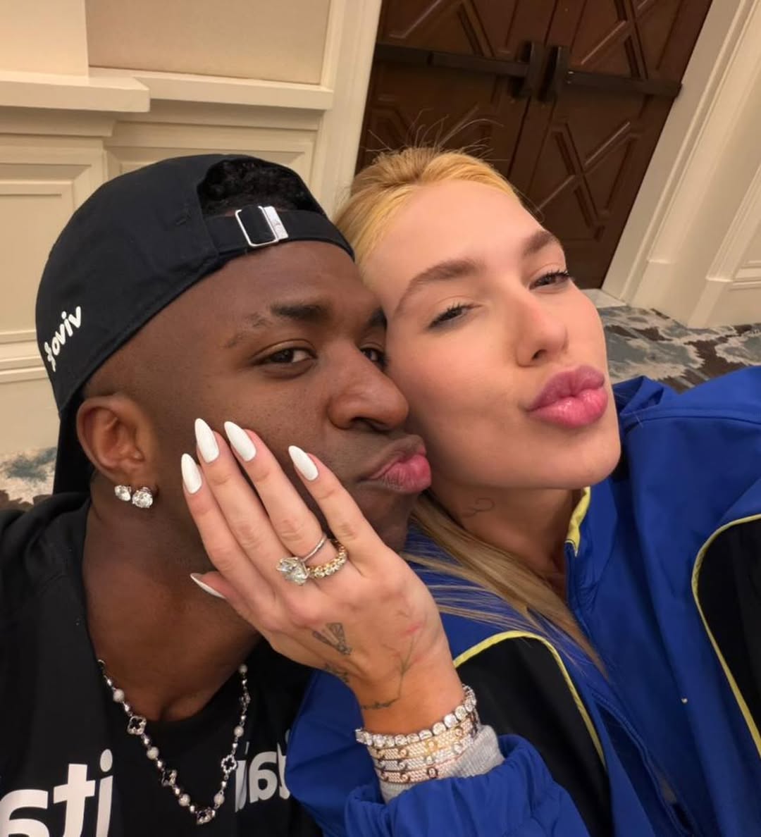 维尼修斯社媒为女友庆生 祝福语提及事业与家庭