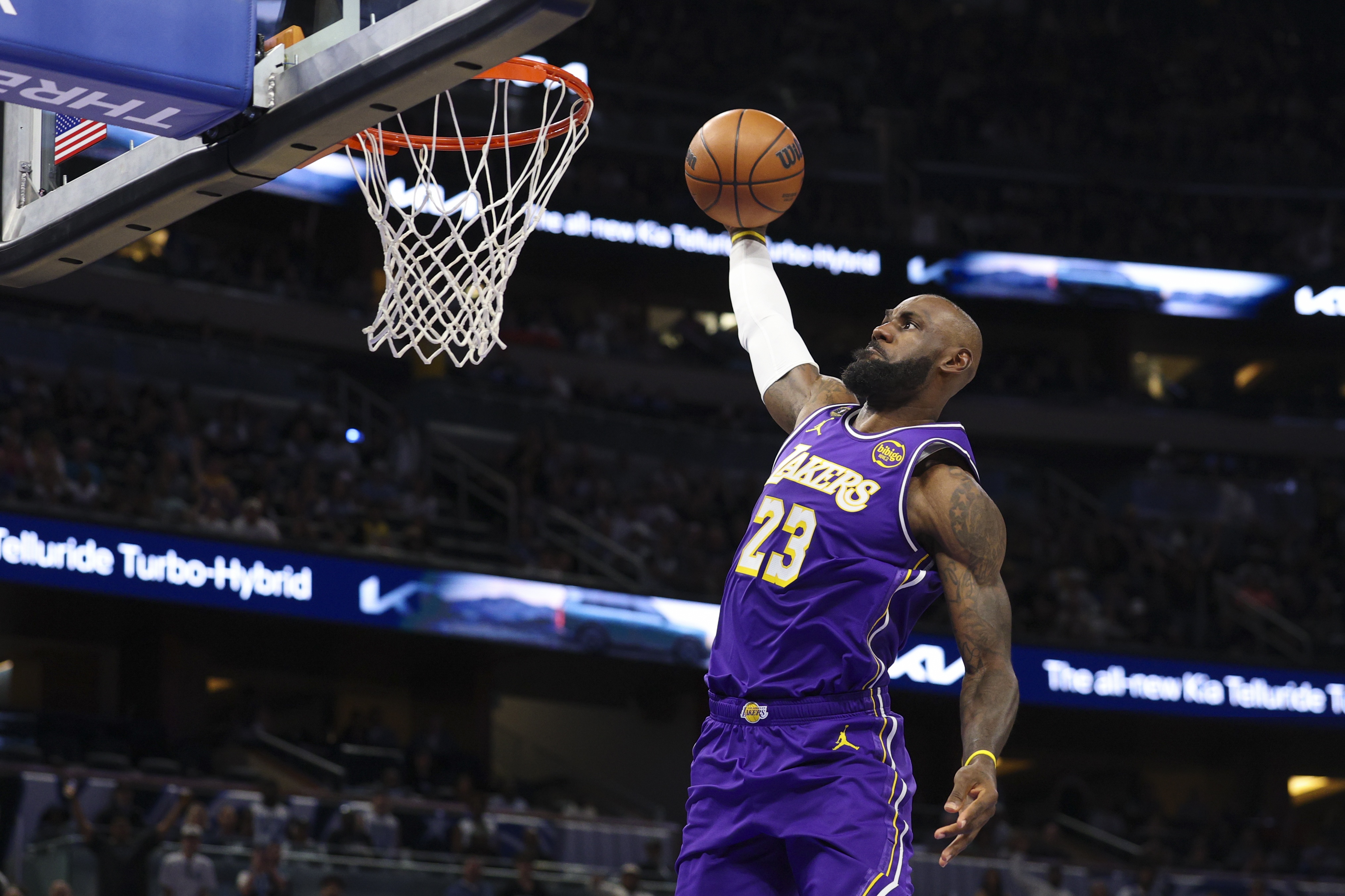 勒布朗·詹姆斯第23季扣篮数超新秀年 93次对91次