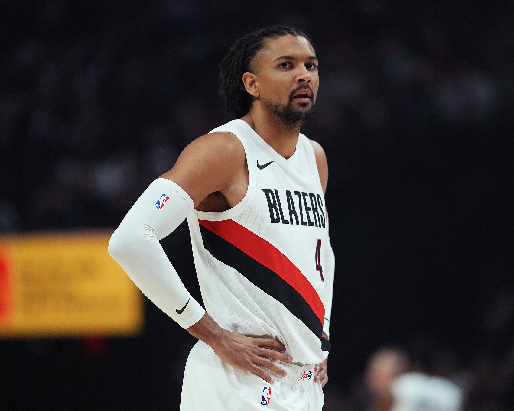 塞布尔首节三分三连击 开拓者领先掘金