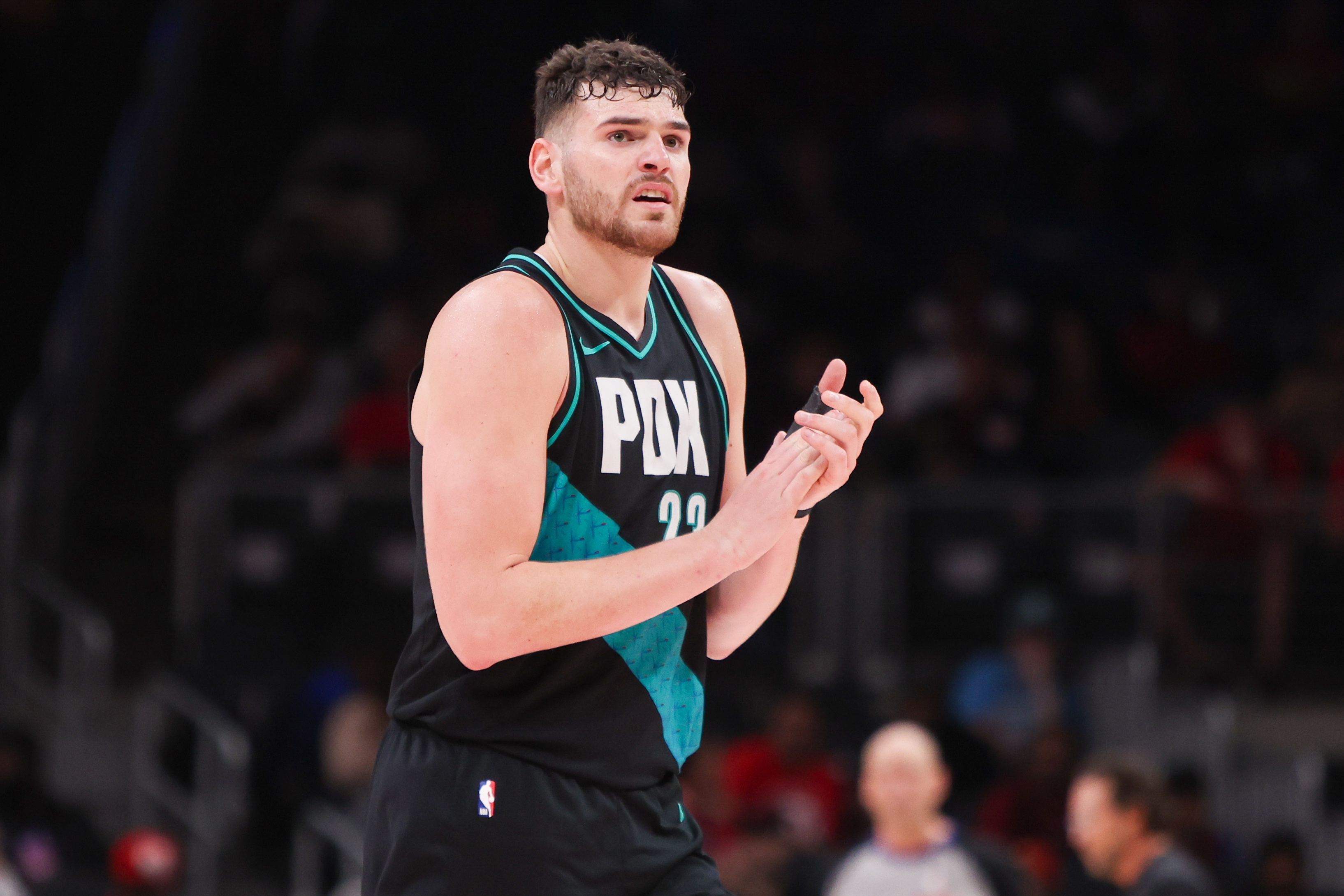 克林格外线三记三分半场11+7 罗威高效正负值领跑