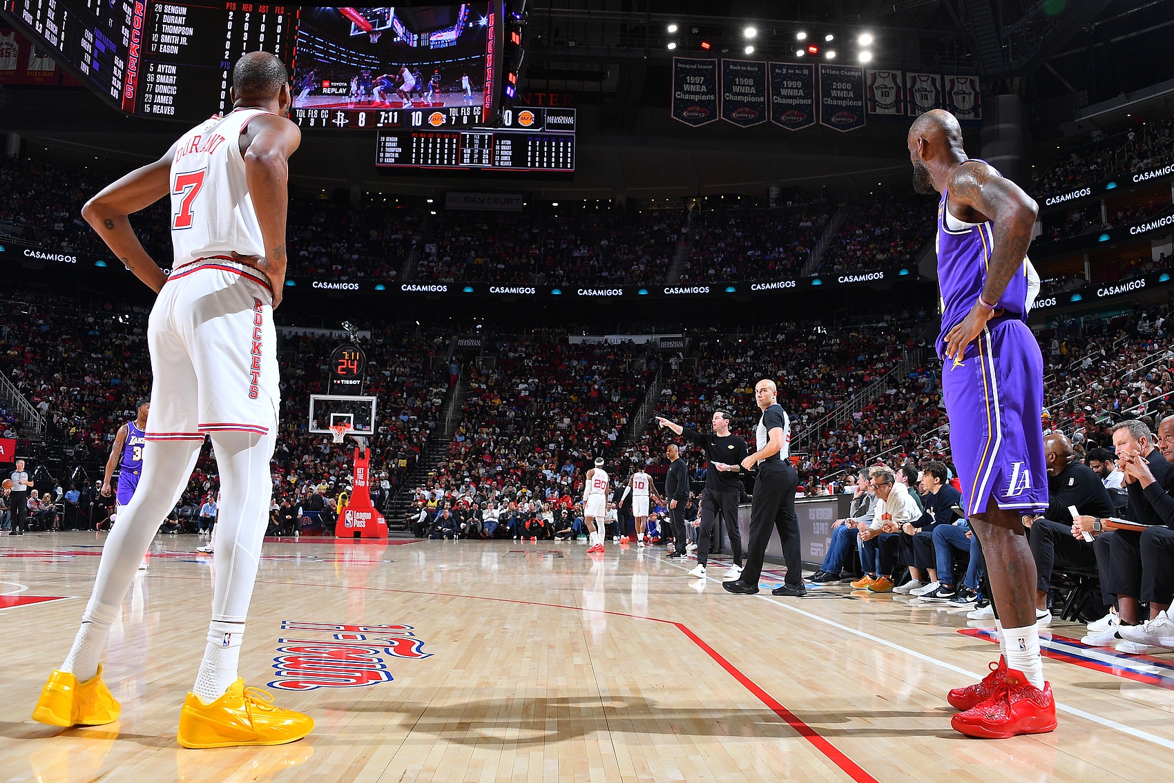 火箭湖人球迷隔空喊话 双方均盼季后赛首轮相遇