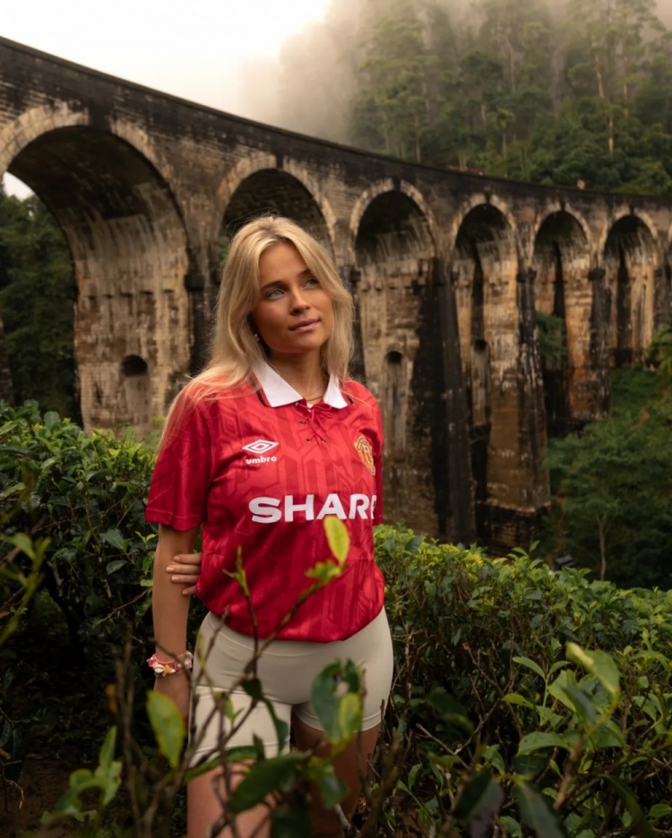 挪威网红球迷巴厘岛度假照引关注 社交媒体粉丝超30万 挪威网红球迷巴厘岛度假照引关注 社交媒体粉丝超30万