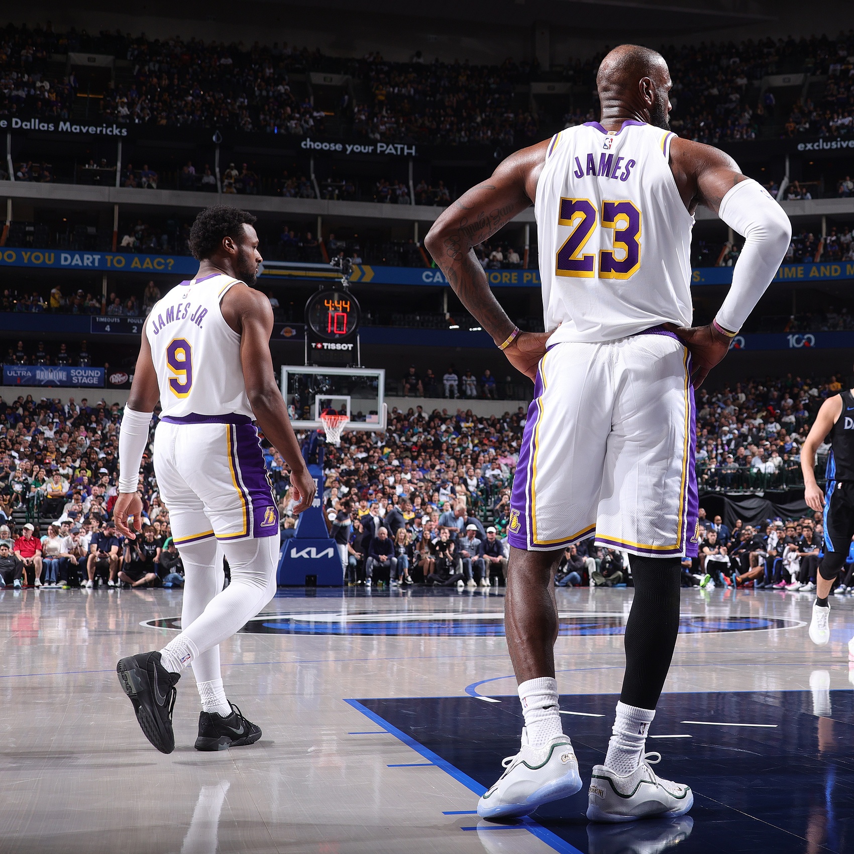 夸梅布朗质疑詹姆斯影响布朗尼场上表现 夸梅布朗质疑詹姆斯影响布朗尼场上表现