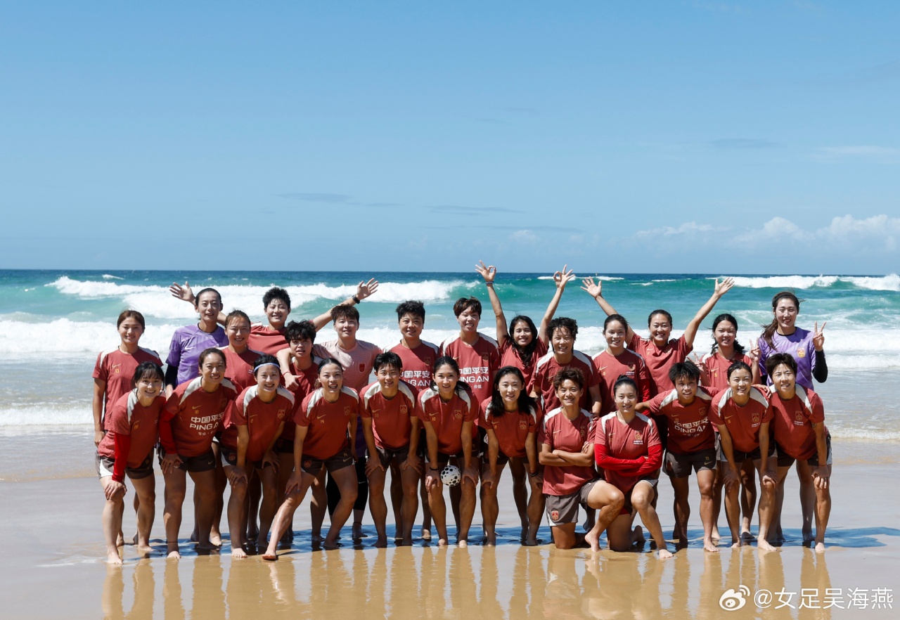 吴海燕发布女足亚洲杯更衣室影像 配文强调团队精神