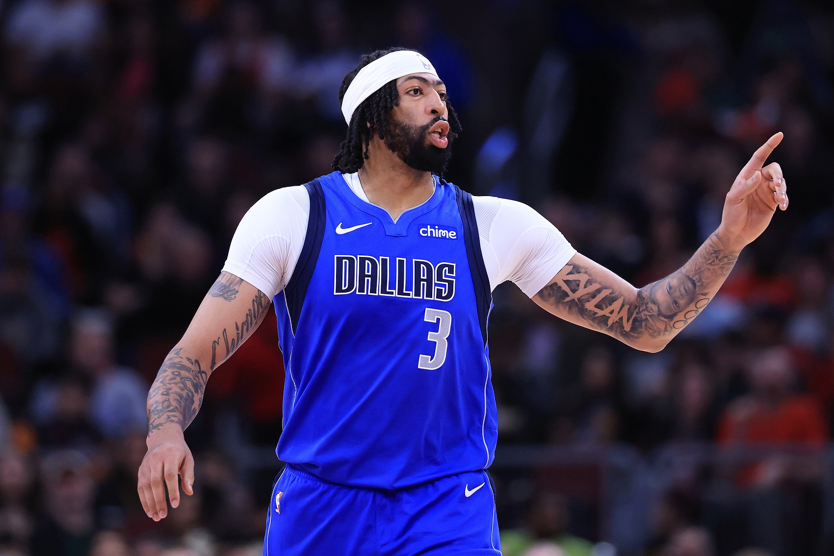 浓眉自曝交易内幕 得知换东契奇当场爆粗 浓眉自曝交易内幕 得知换东契奇当场爆粗