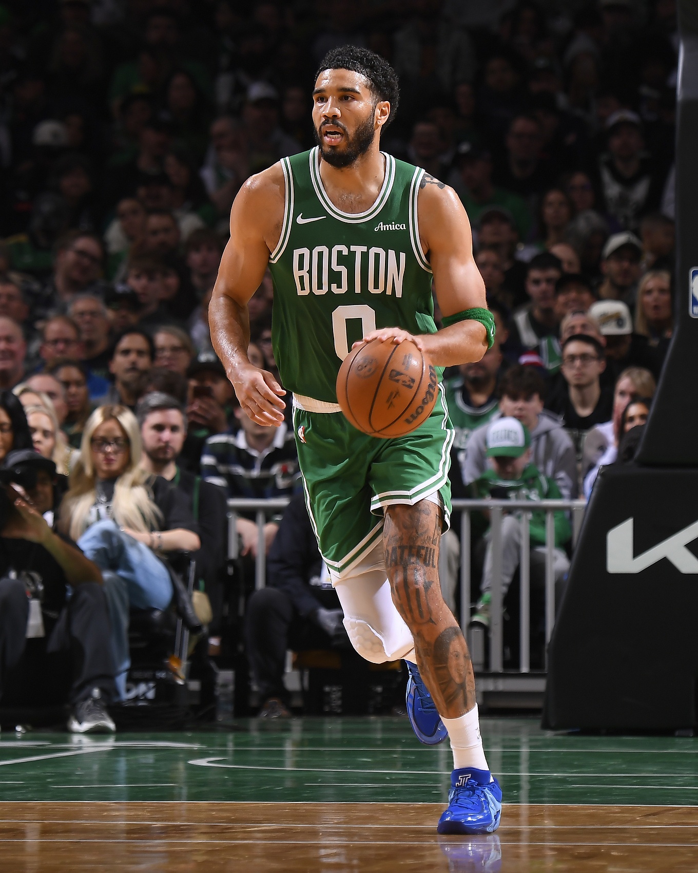 浓眉评绿军塔图姆无缝回归 直言东部争冠格局需算上波士顿 浓眉评绿军塔图姆无缝回归 直言东部争冠格局需算上波士顿