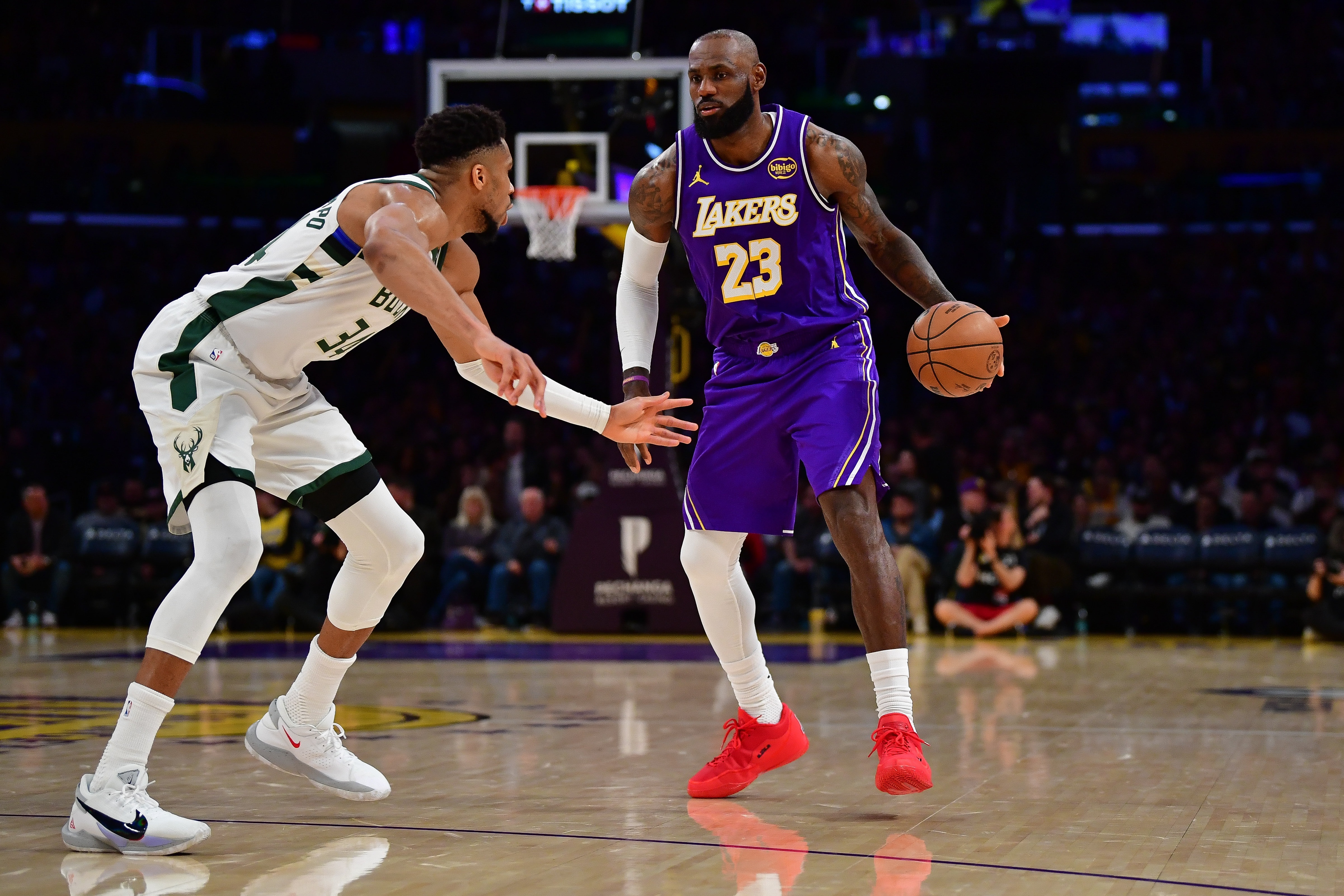 阿里纳斯献策湖人薪资重组 建议腾出詹皇5000万追字母哥