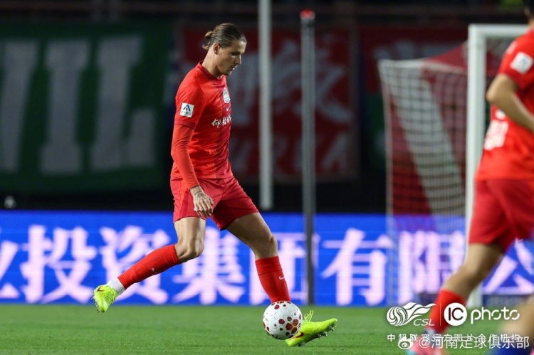 河南主场一球惜败山东 纳萨里奥伤退成转折 河南主场一球惜败山东 纳萨里奥伤退成转折