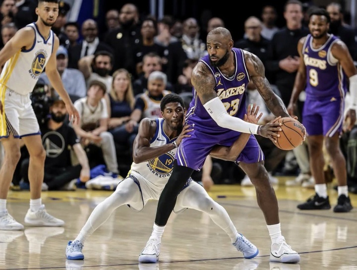 勇士防守詹姆斯尺度引热议 美媒指其无所不用其极 勇士防守詹姆斯尺度引热议 美媒指其无所不用其极