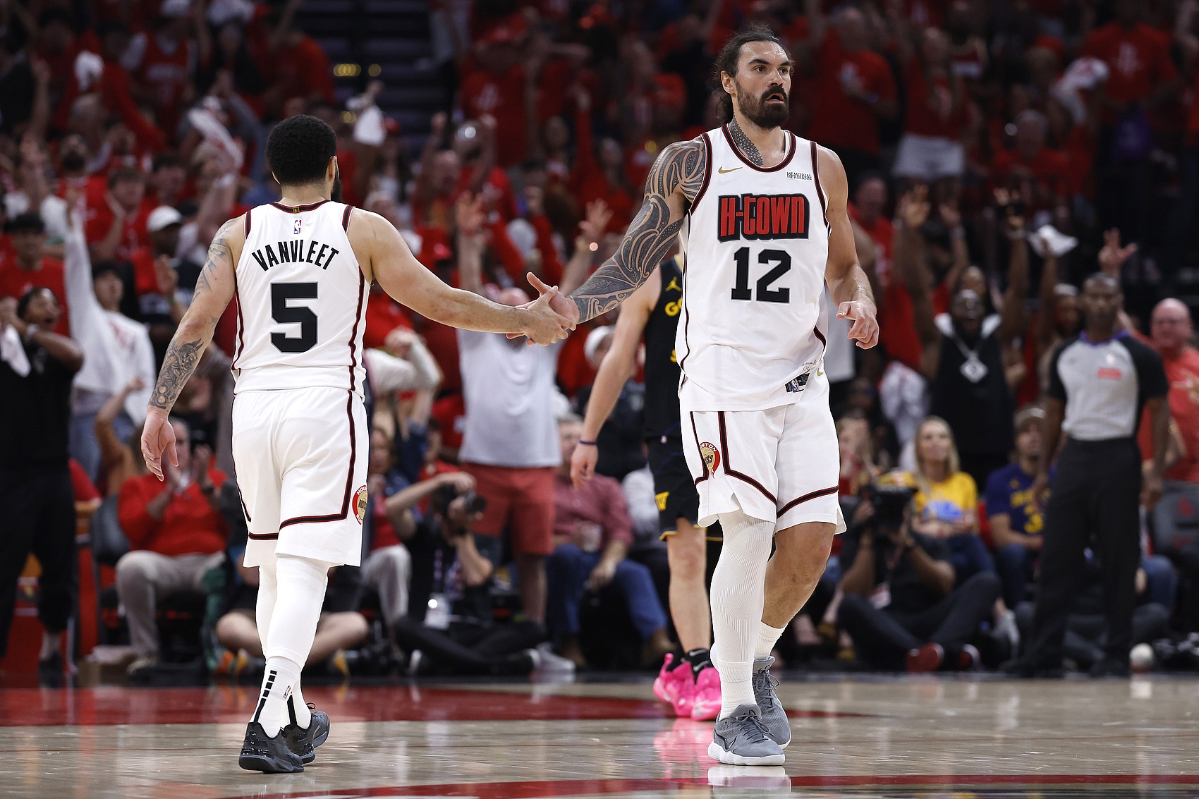 湖人残阵迎战火箭 詹姆斯独木难支杜兰特手握对位优势