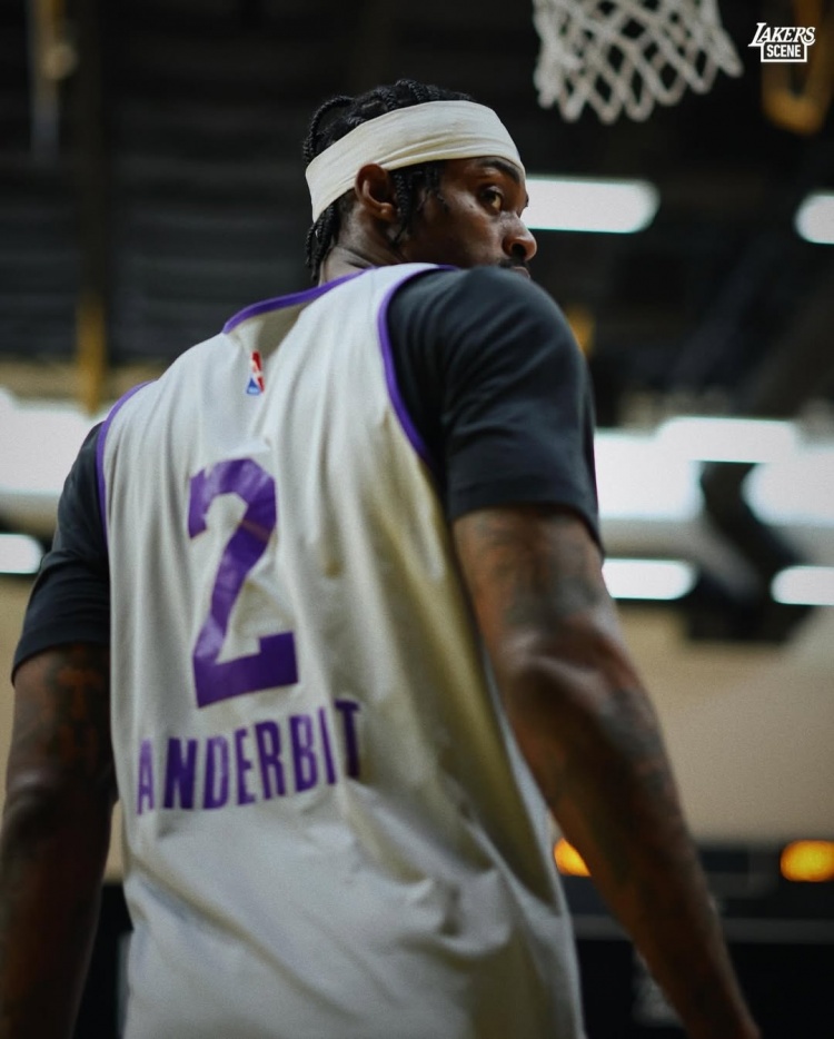 湖人备战首轮G1 詹姆斯训练状态引关注