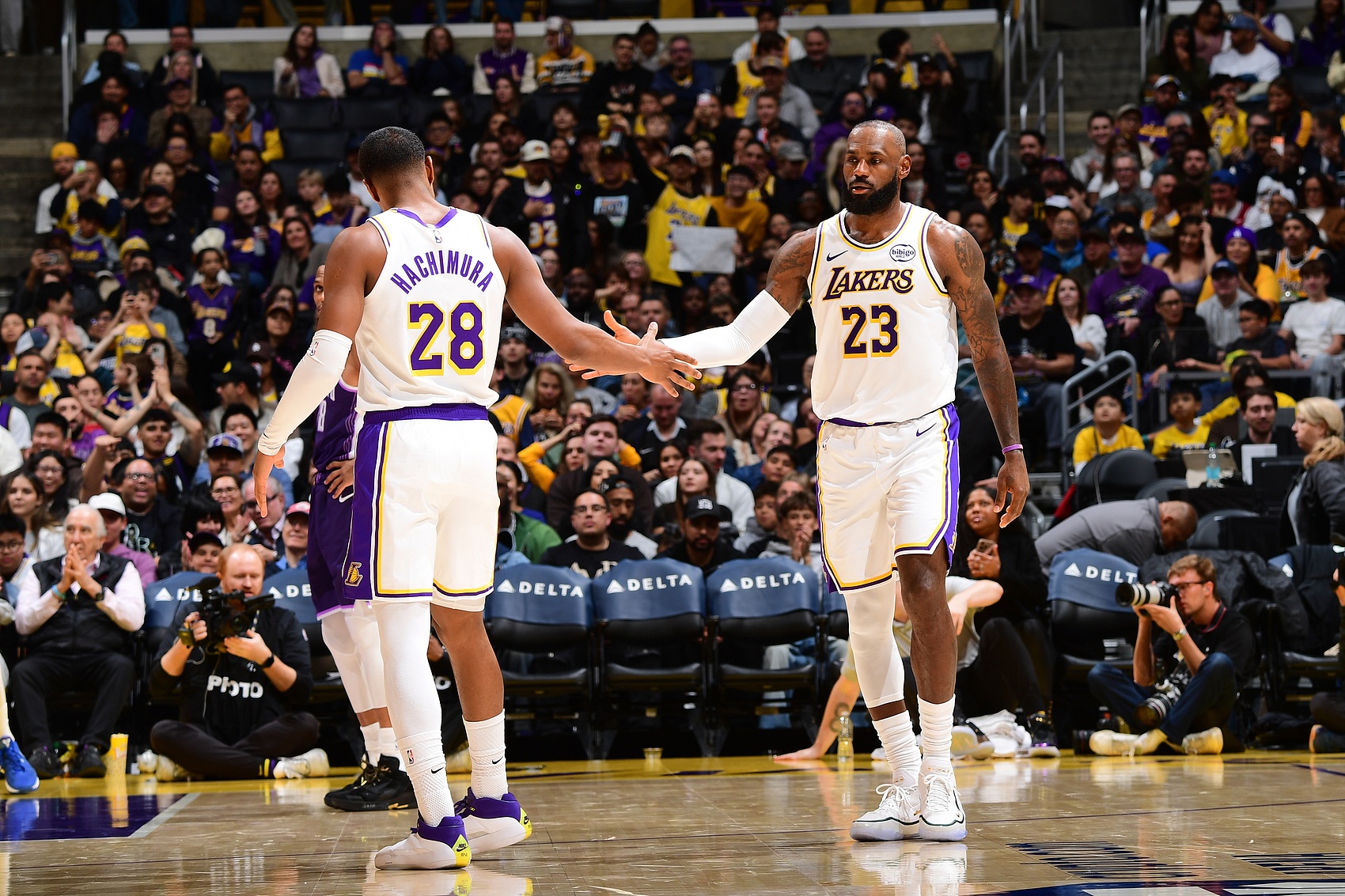 杨毅团队评湖人前景 任冉朱毅鹏直言仅靠詹姆斯无法突破