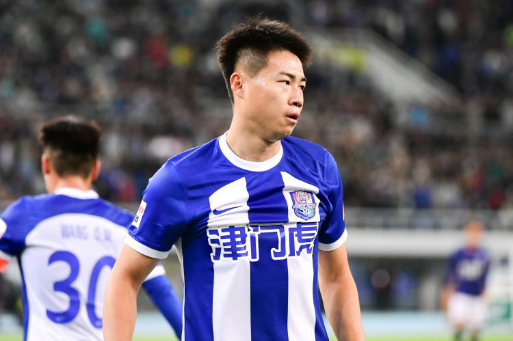 于根伟携杨帆出席发布会 津门虎伤病名单达4人