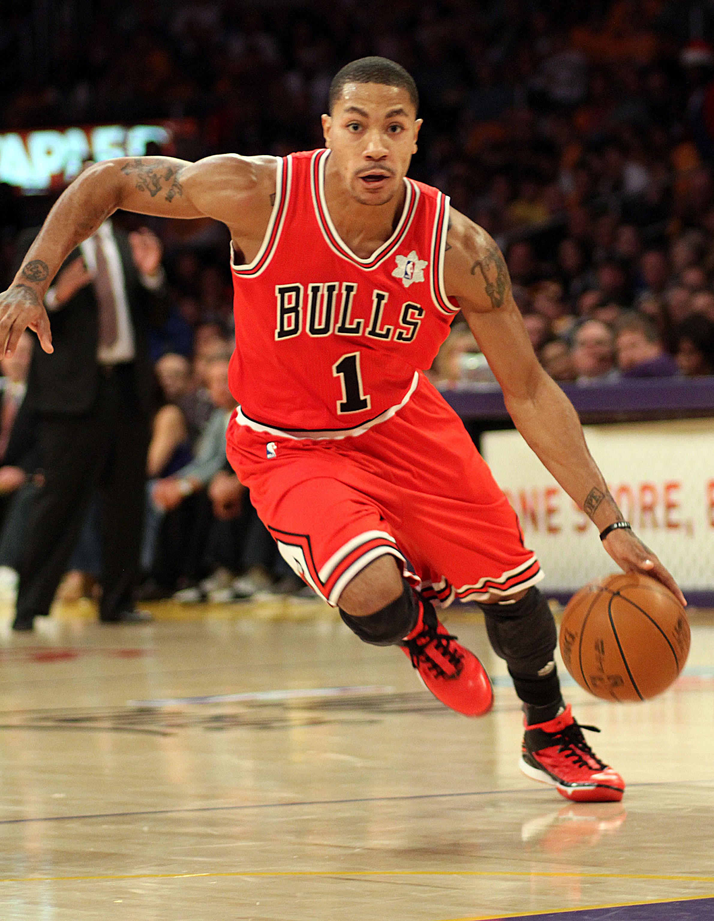 文班亚马季后赛首秀35分 跻身历史前十 东契奇42分居首