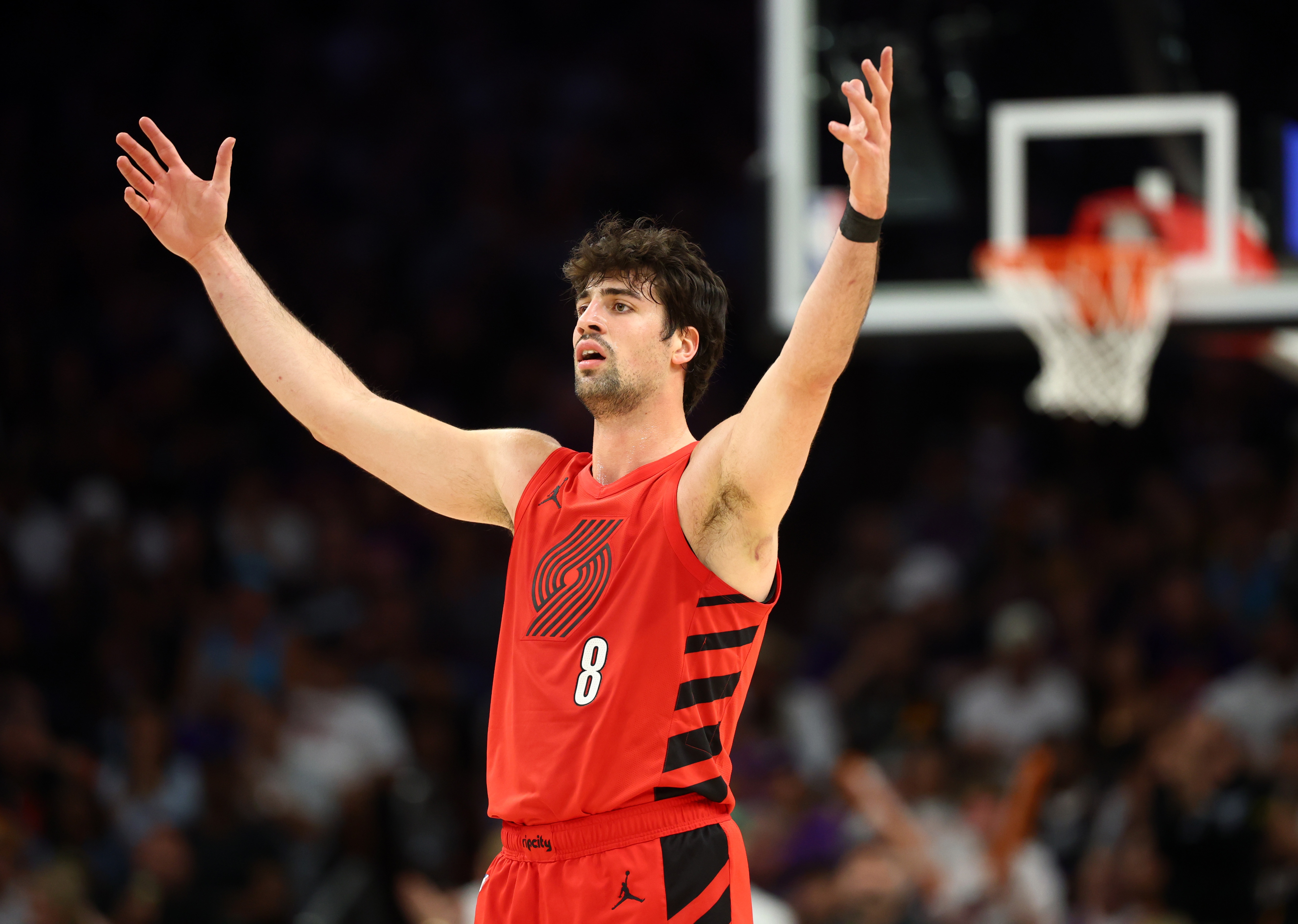 亨德森盛赞阿夫迪亚全能战士 后者空砍30+10+5难阻失利