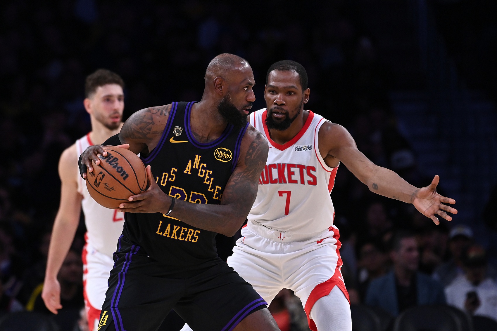 湖人两胜砸烂ESPN模型 老詹控场+角色球员爆发为东里争取时间