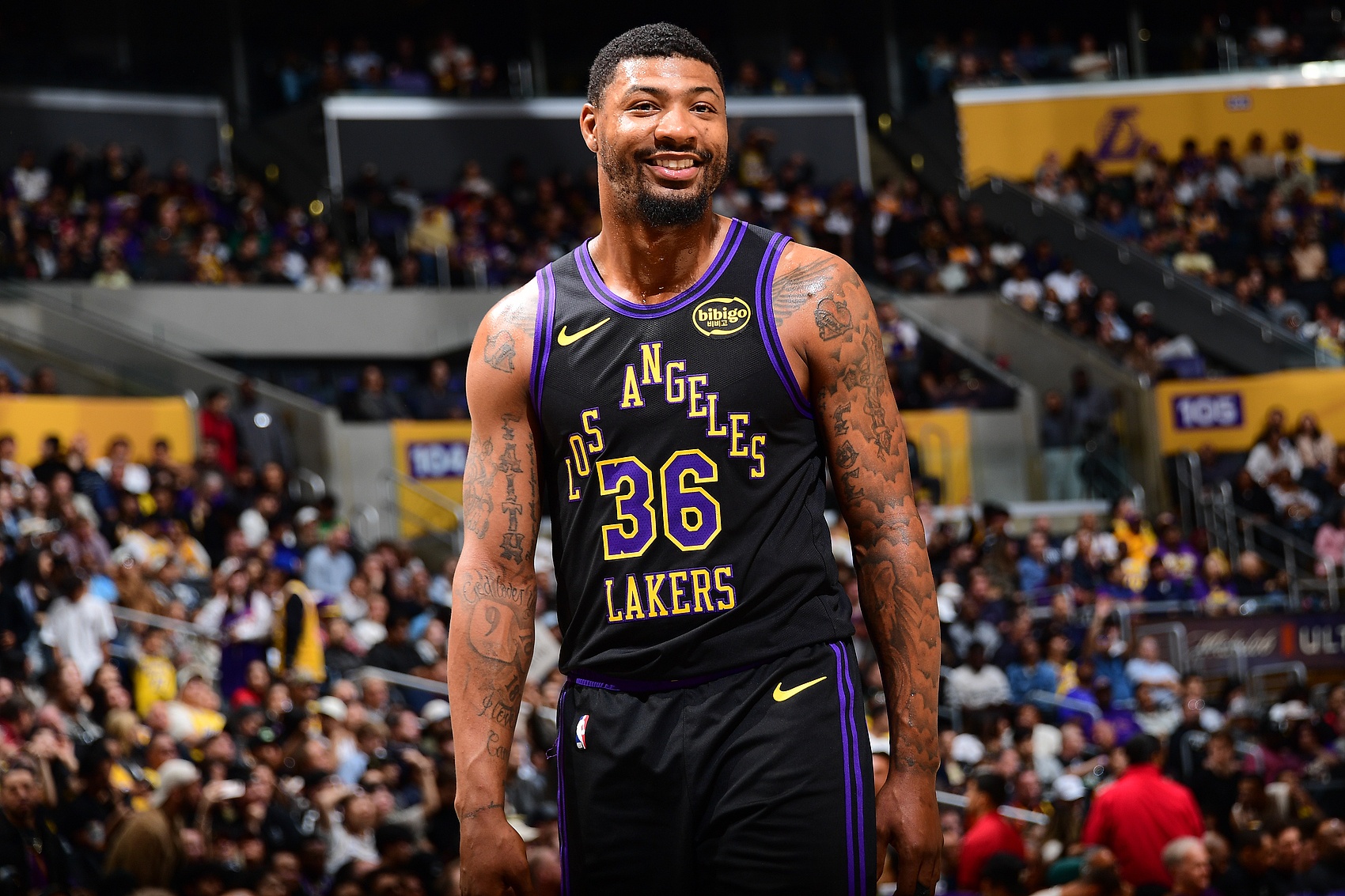 湖人再胜火箭2比0 杜兰特下半场3分9失误 詹姆斯28分收尾