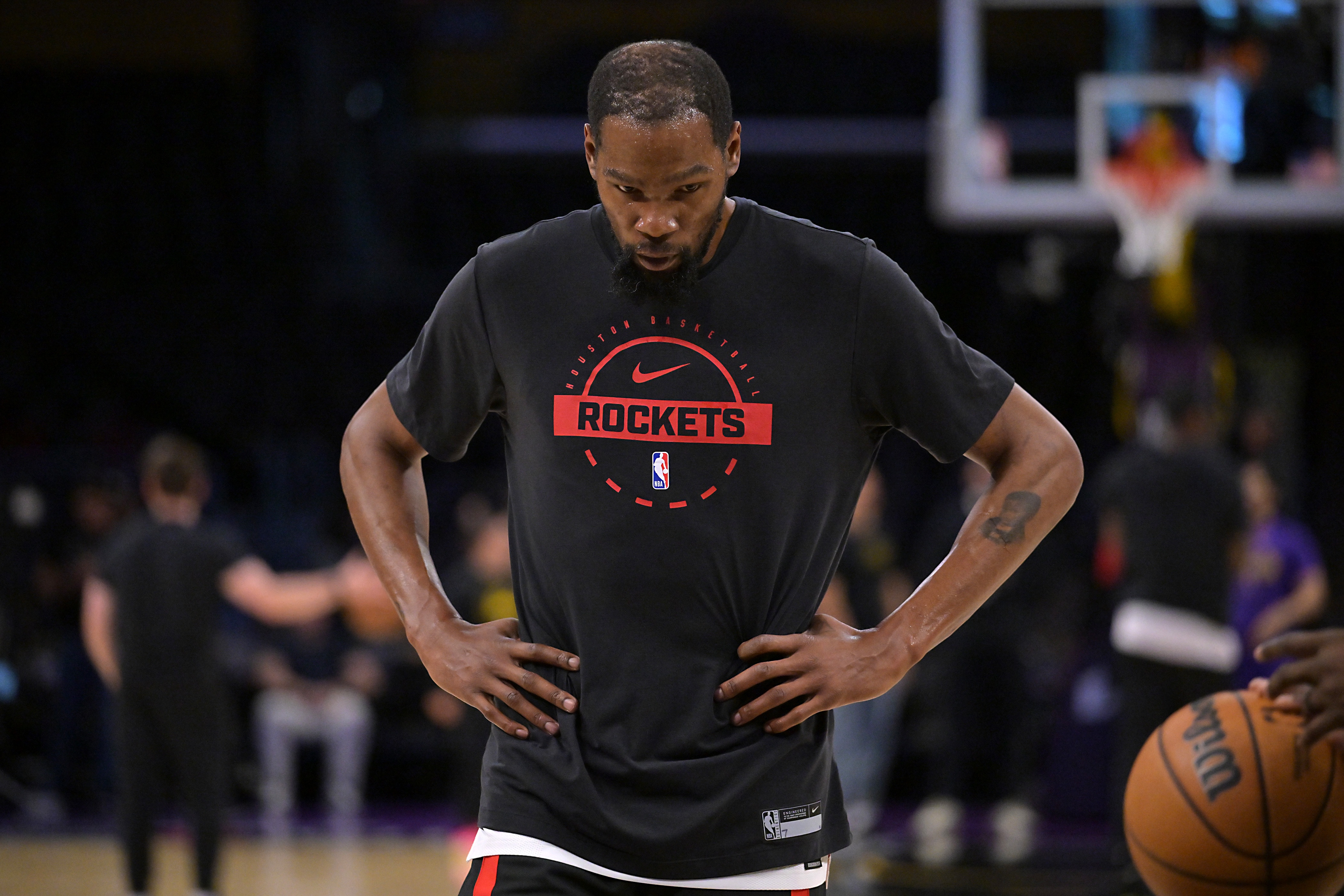 湖人再胜火箭2比0 杜兰特下半场3分9失误 詹姆斯28分收尾