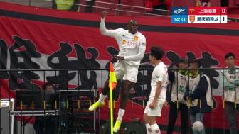 颜骏凌致命失误送礼 重庆铜梁龙2-1客胜海港豪取四连胜