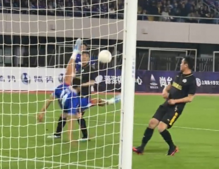 莫雷诺倒挂金钩建功 东方荣耀1-0压制传奇明星