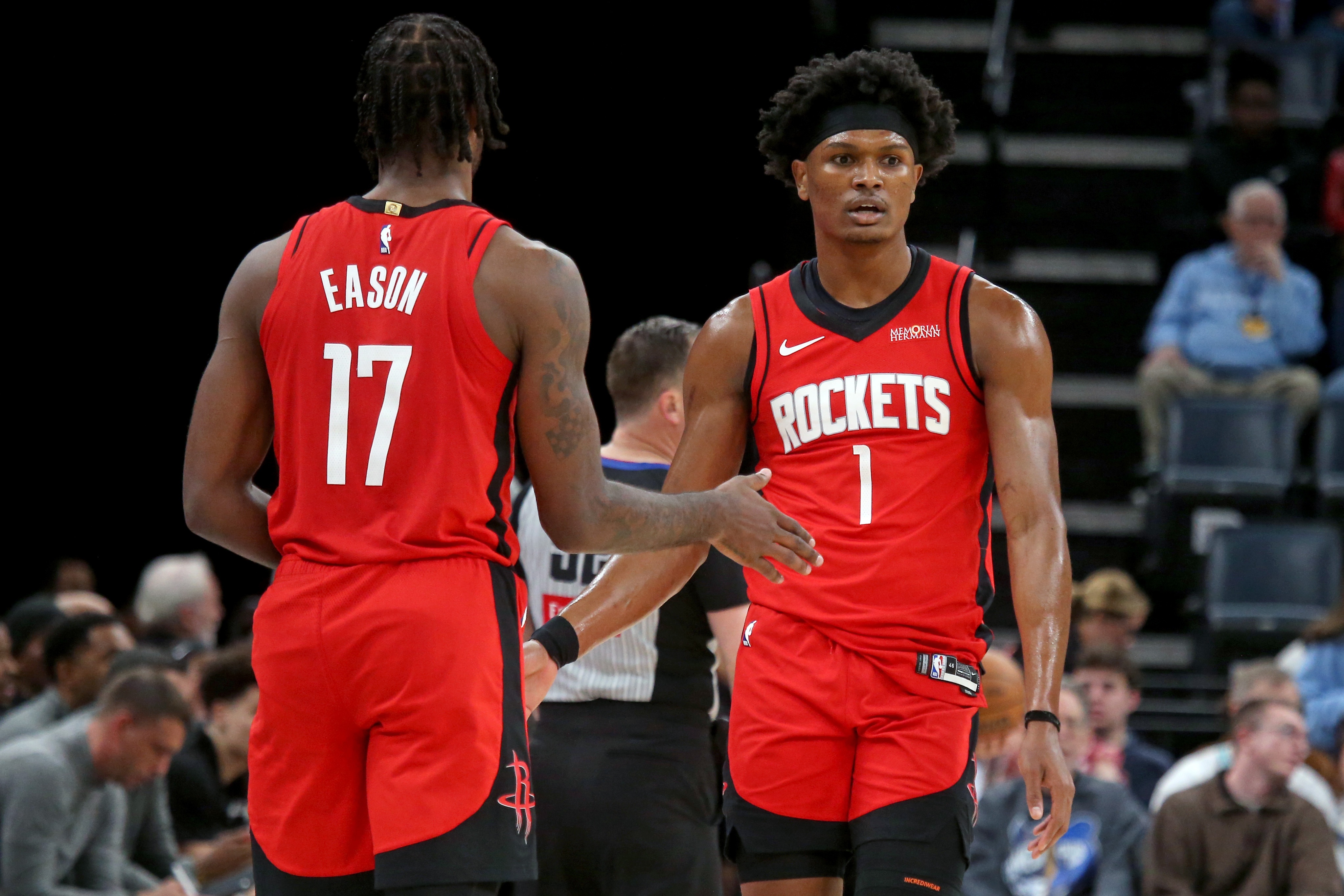 阿里纳斯：火箭39记三分出手是“自我毁灭” 对手甚至懒得扑防