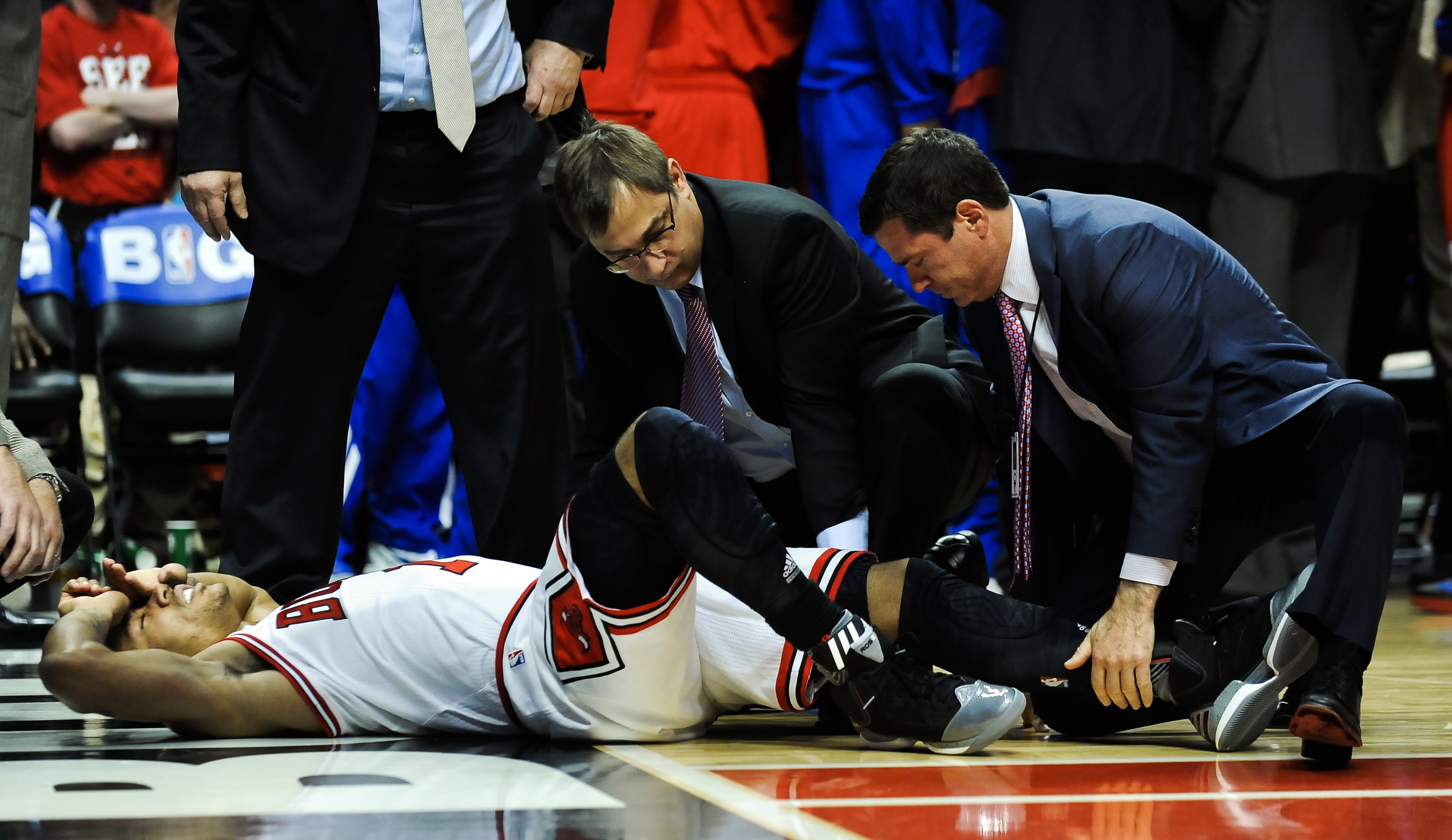 魔术3-1夺赛点，历史黑八奇迹回顾：穆大叔抱球、罗斯重伤、巴特勒封神