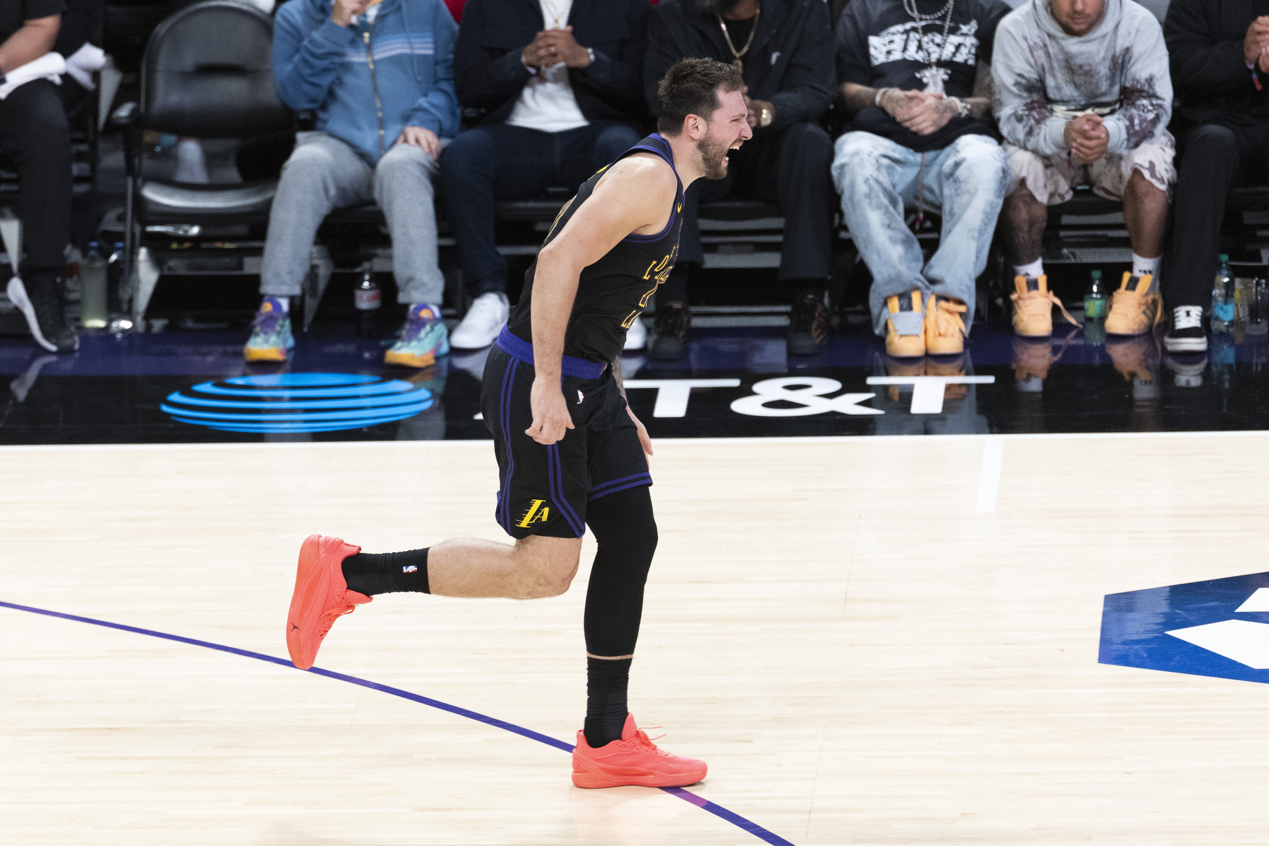 Shams：里夫斯有望G5复出 东契奇仍无时间表