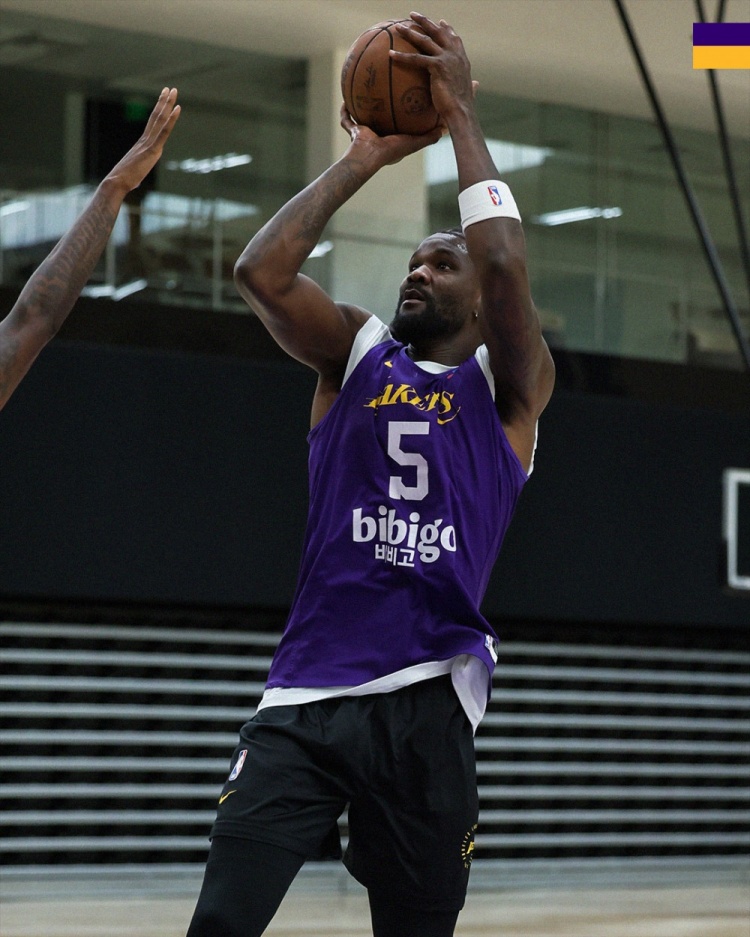 詹姆斯、里夫斯领衔湖人赛前合练 紫金军团3-1手握赛点