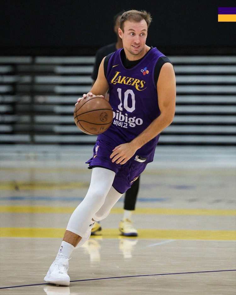 詹姆斯、里夫斯领衔湖人赛前合练 紫金军团3-1手握赛点