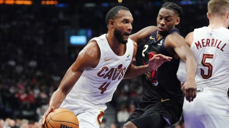 湖人2-3扳回两城，火箭空间调整见效但G3骚操作成命门