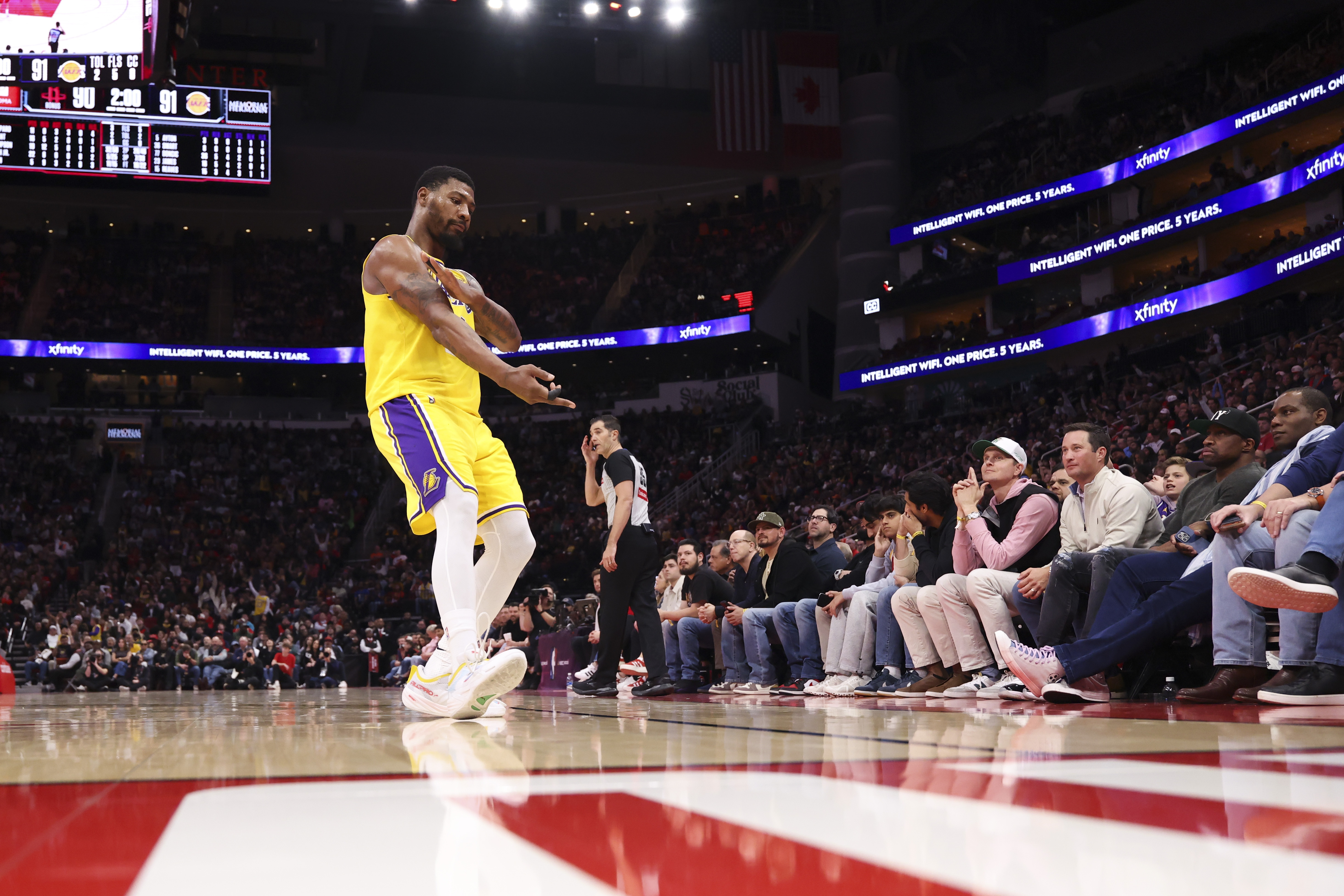 69次出手差！火箭前场板碾碎湖人防线，3-0优势濒临瓦解