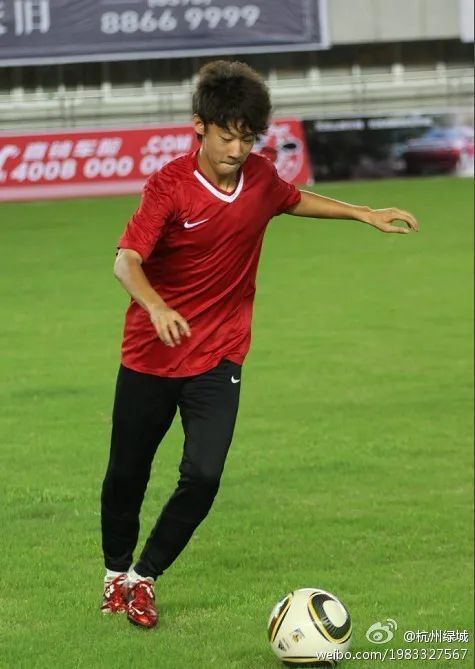 程进左膝内侧副韧带撕裂已扔掉拐杖 三十岁中场自认正当年