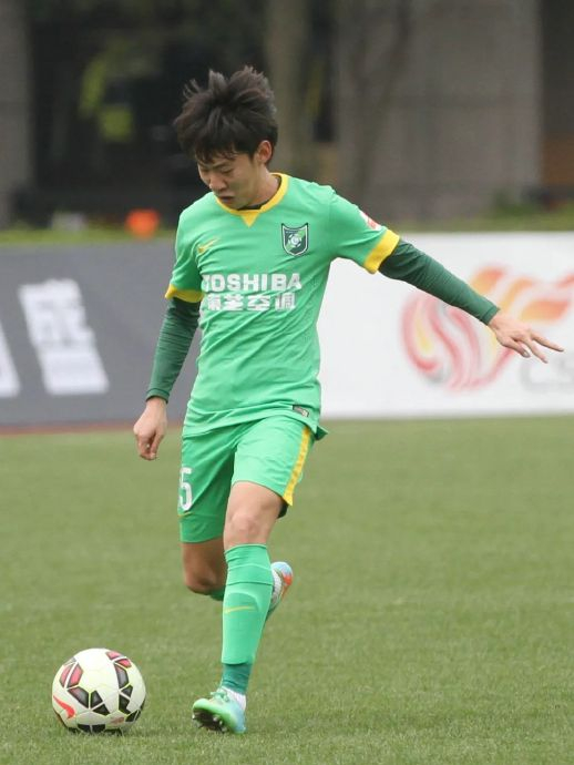 程进左膝内侧副韧带撕裂已扔掉拐杖 三十岁中场自认正当年