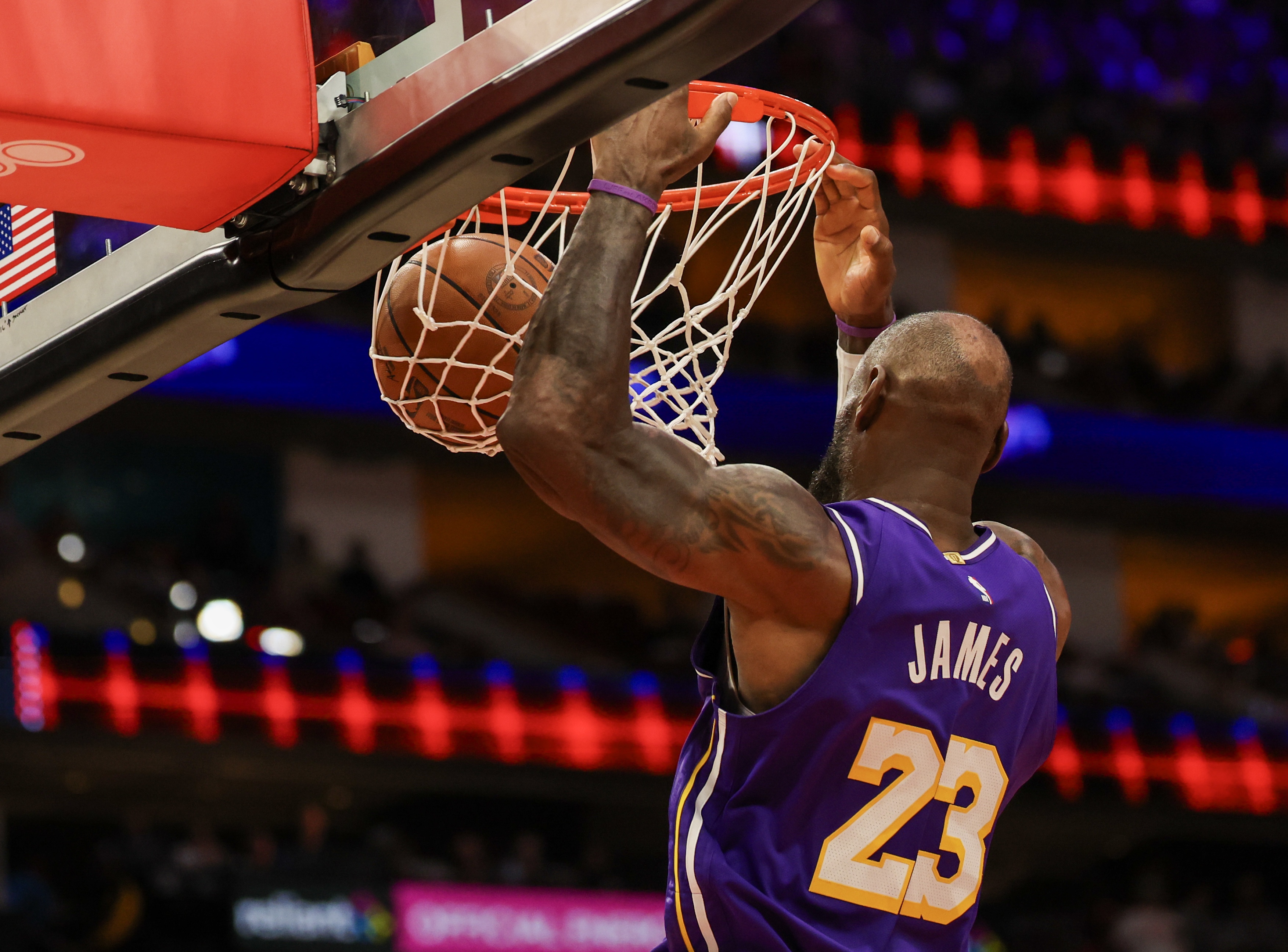 詹姆斯单场6扣篮三度空接 追平生涯空接纪录