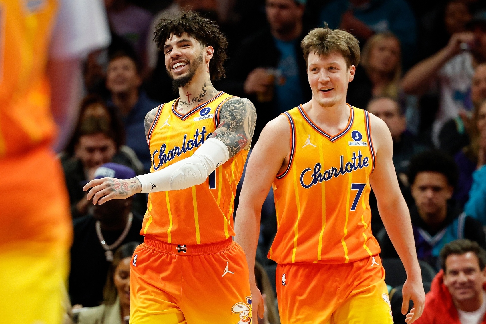 黄蜂三少合砍68分主场击退魔术 活塞奇才摆烂对决坎宁安伤缺