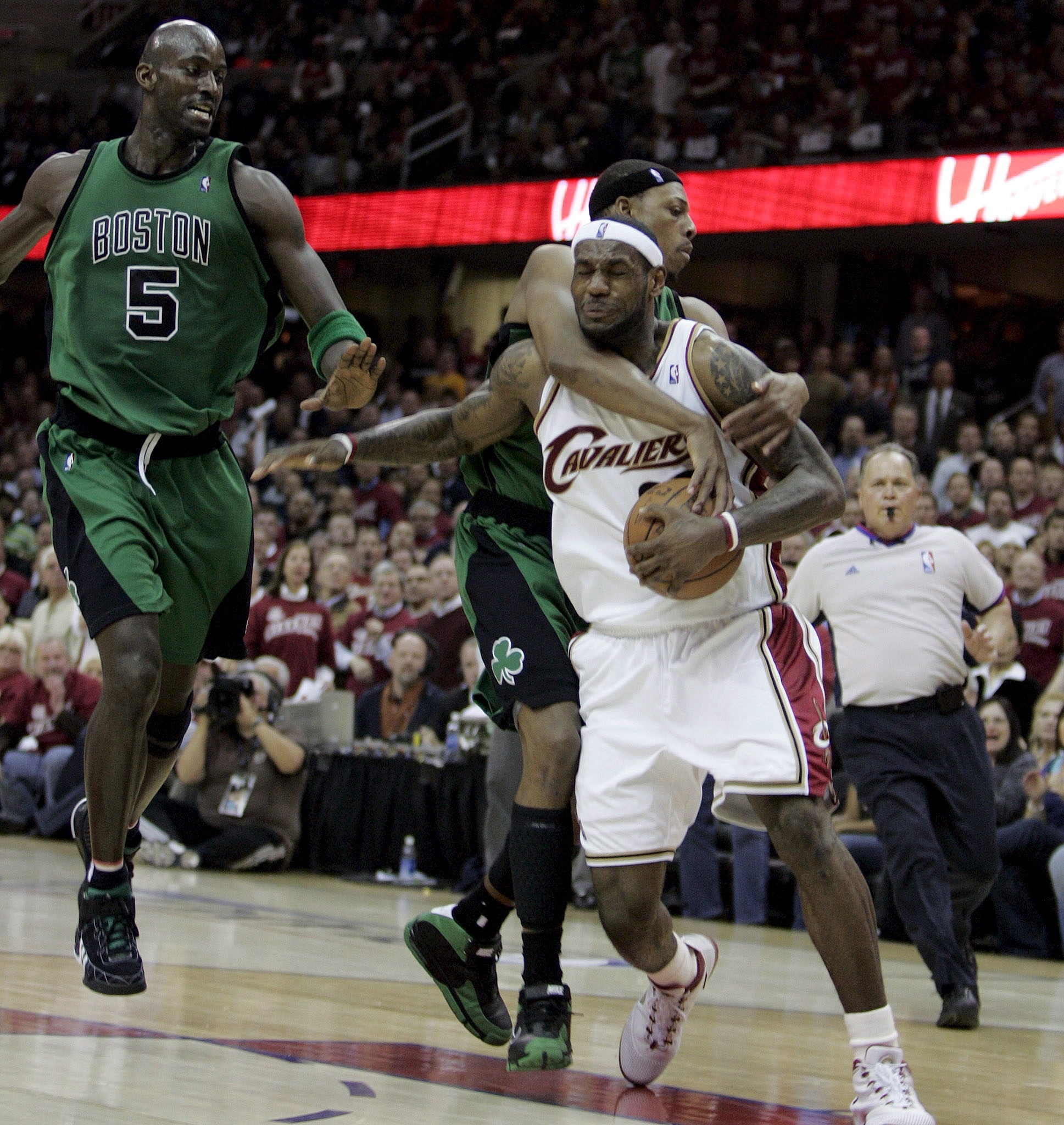 阿里纳斯锐评詹皮对决：非宿敌关系 个人能力不在同一层级