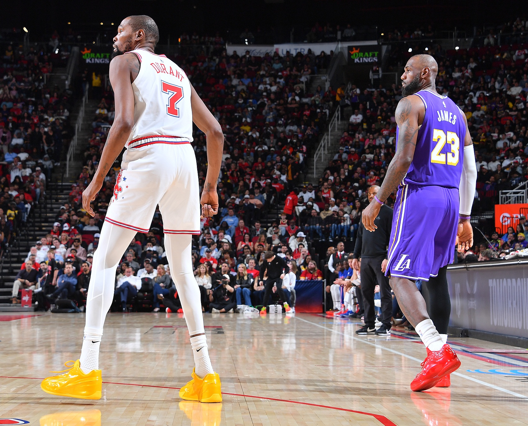 杜兰特评詹姆斯：划时代天赋可战至45岁