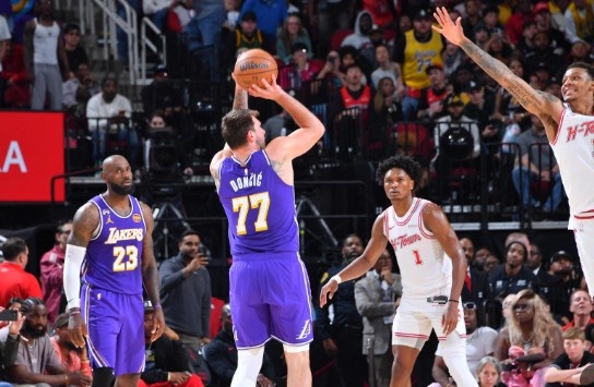 湖人三天双杀火箭 詹姆斯14中13平生涯纪录 东契奇两战76分定基调