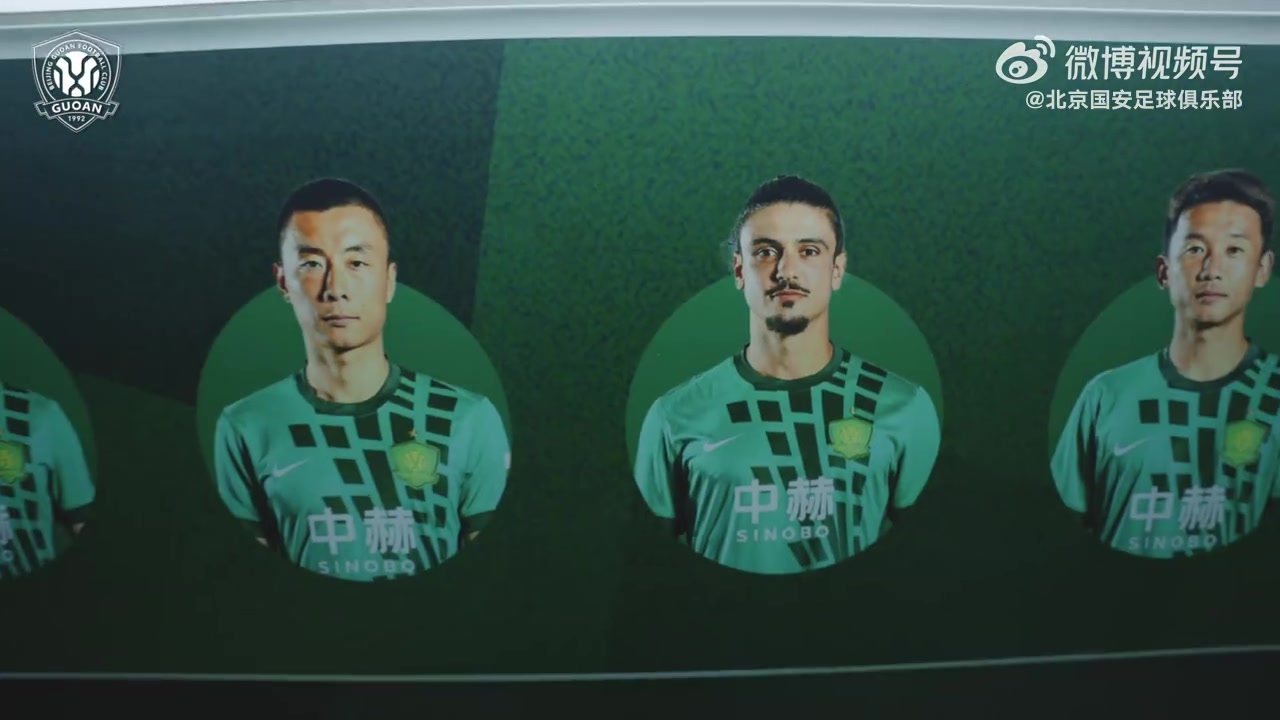 北京地铁3号线开通国安主题专列 工体站完成视觉焕新