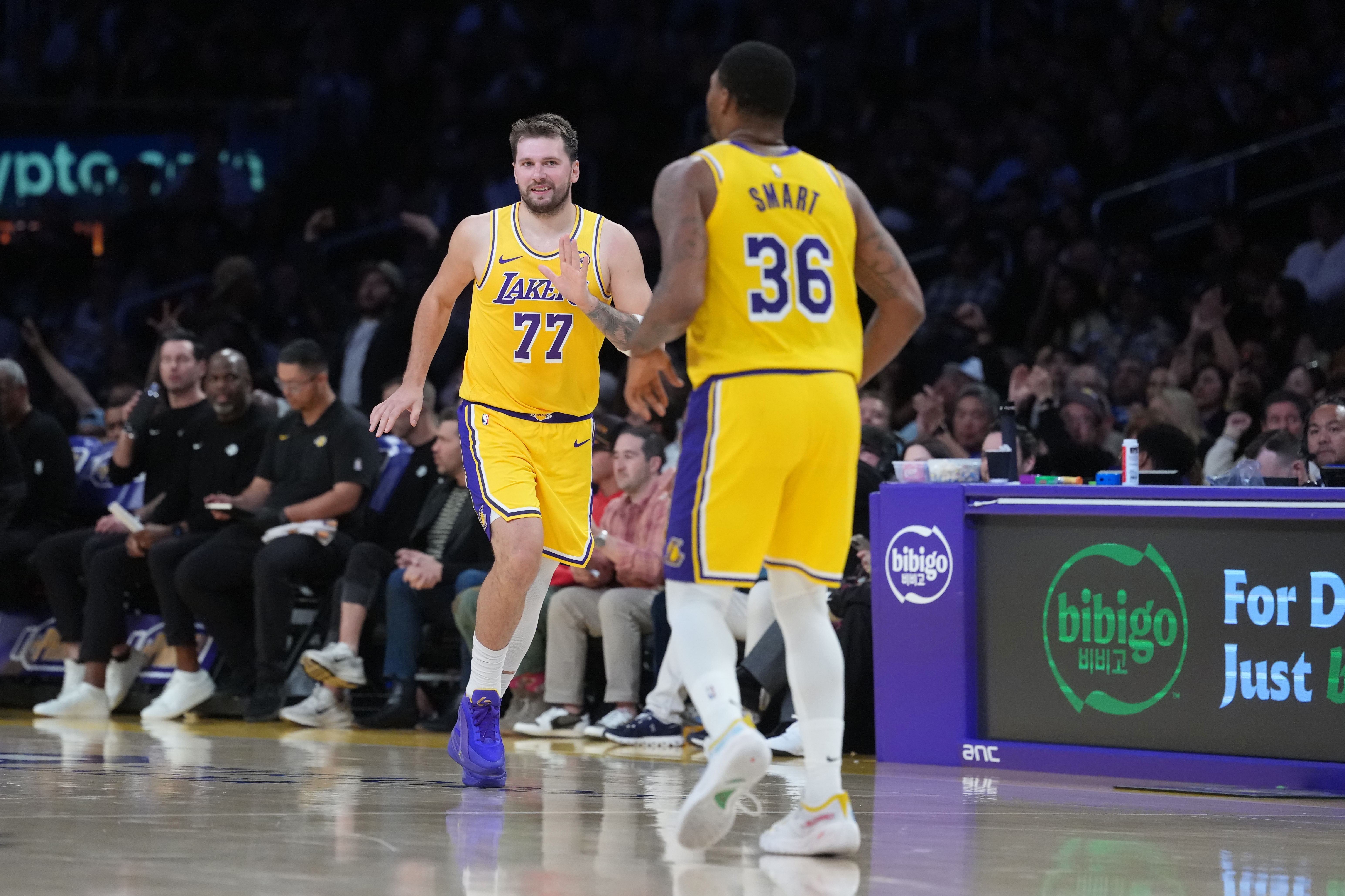 斯玛特解析背靠背苦战：勒布朗41岁仍倾尽所有 全队不找借口