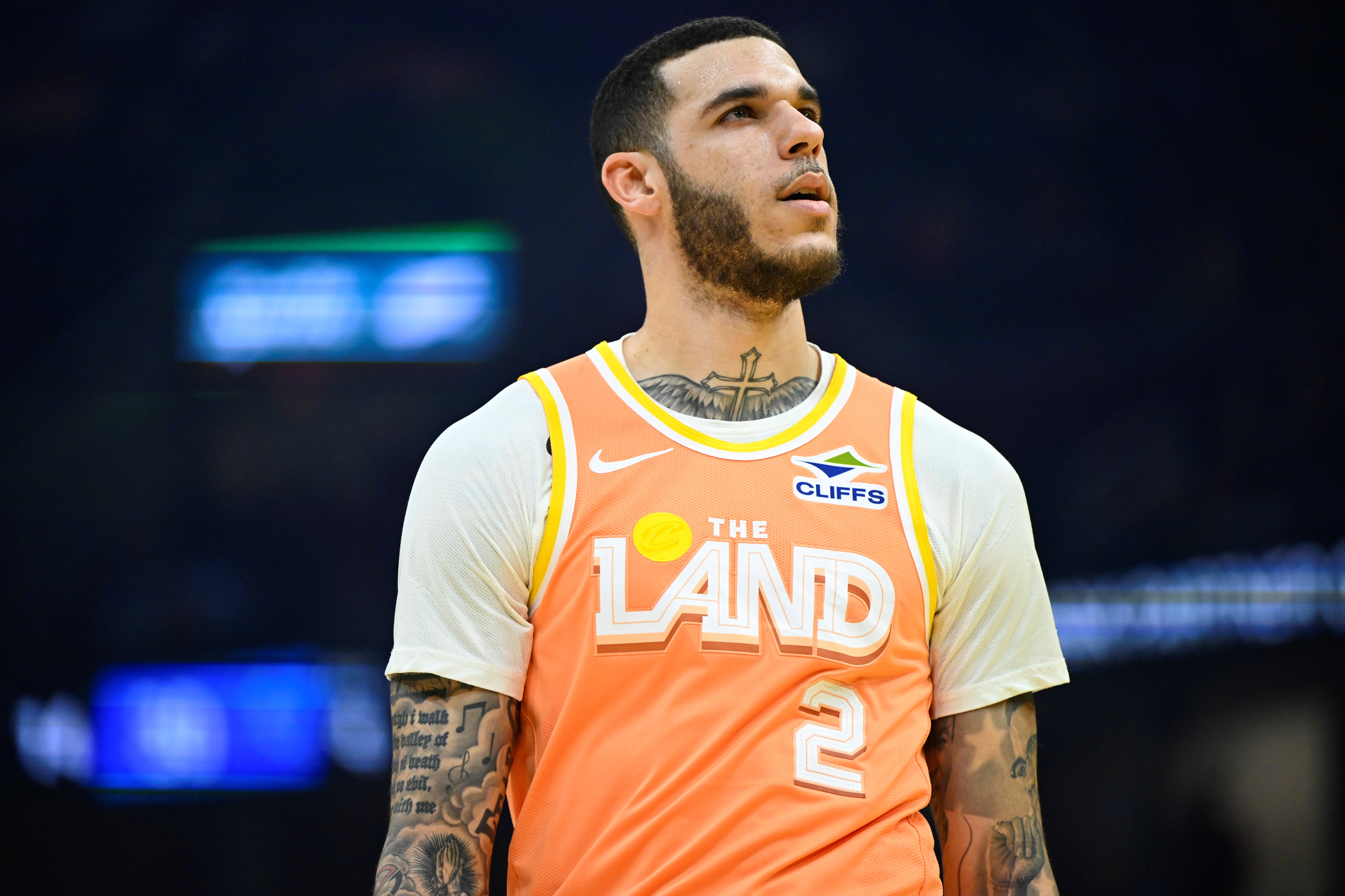 球爹再放豪言：朗佐若留湖人早夺冠 本赛季场均4.6分命中率30%