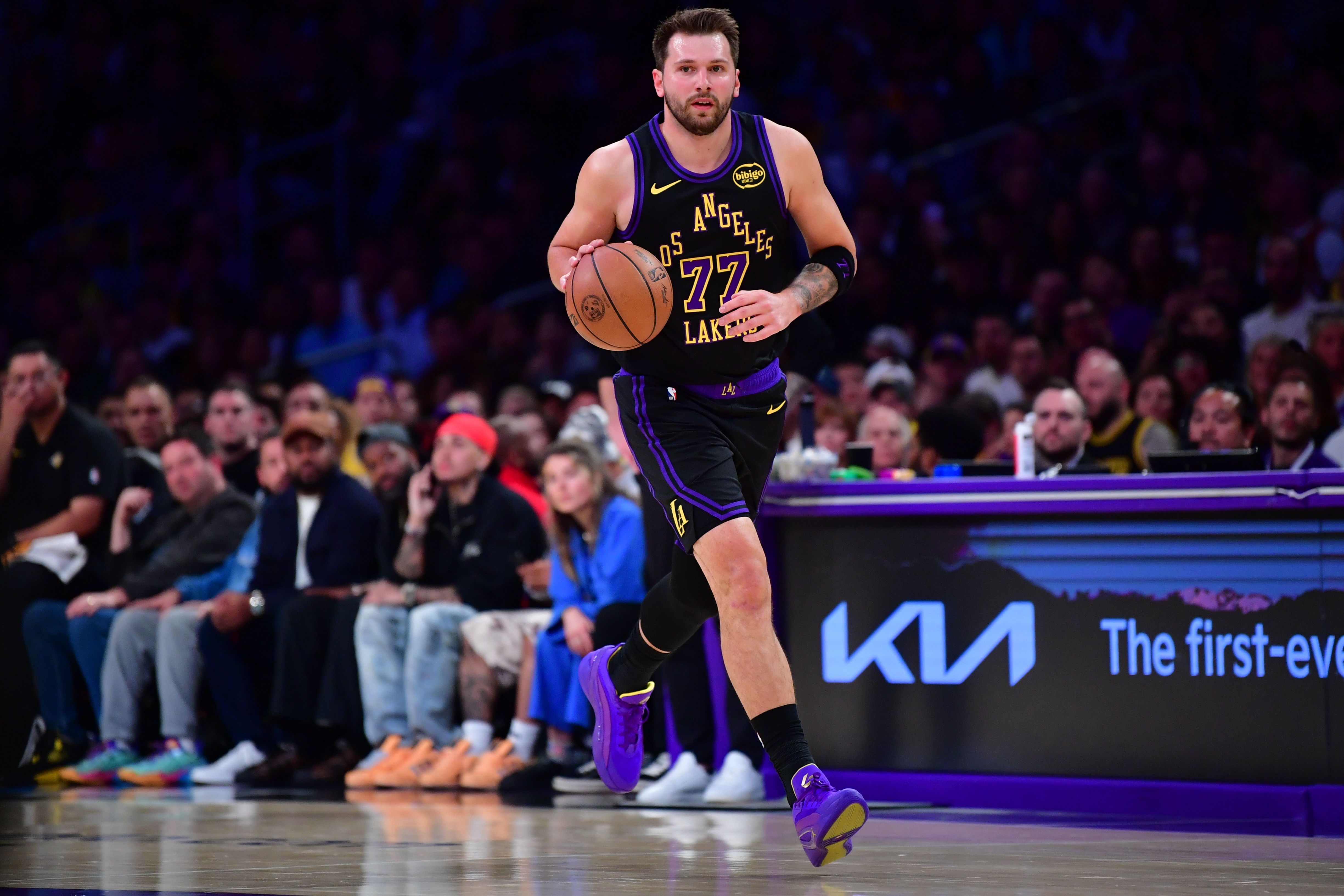 东契奇背靠背两战轰100+ 比肩张伯伦贝勒成历史第三人