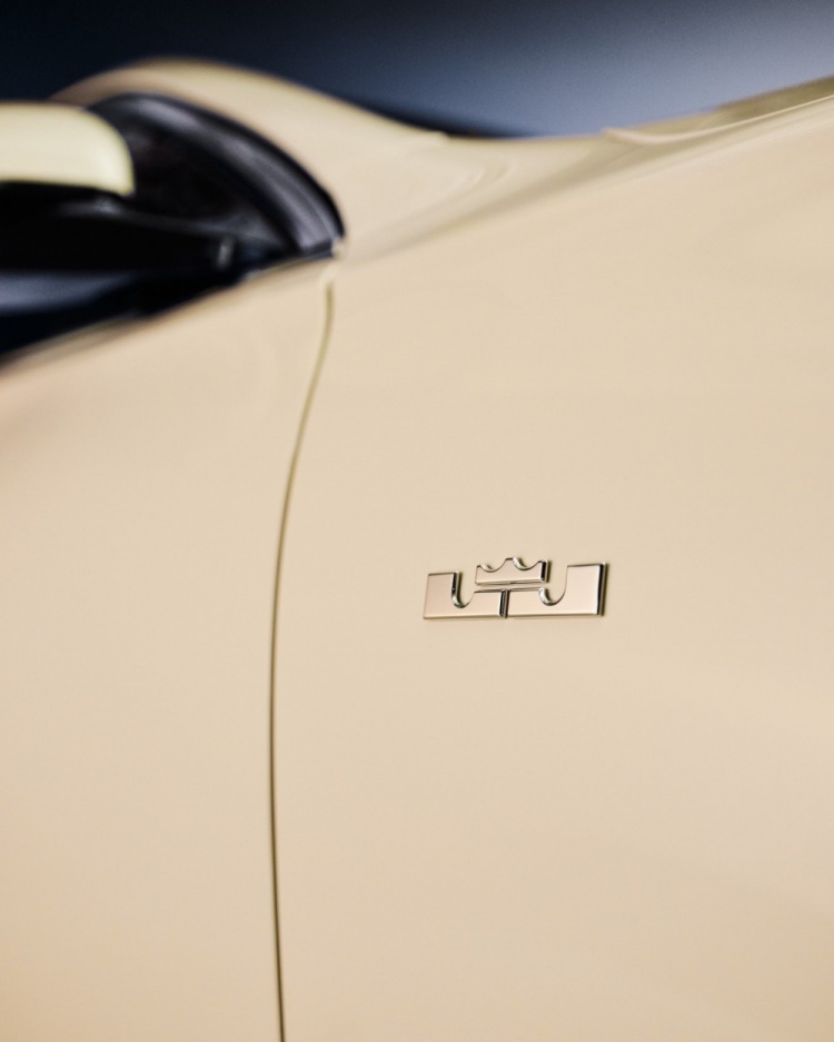 詹姆斯定制迈巴赫S680曝光 专属漆面与个人标识细节公开