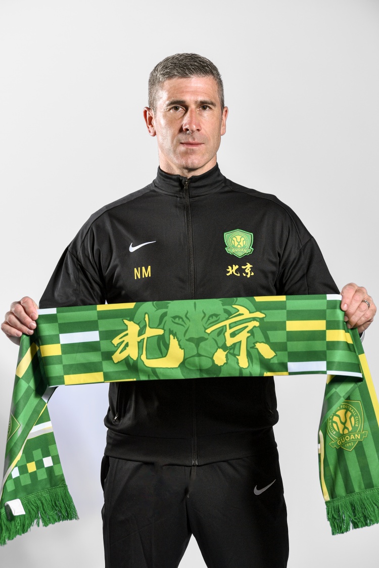 国安主帅蒙哥马利回应上轮争议判罚:尊重裁判决定 国安主帅蒙哥马利回应上轮争议判罚:尊重裁判决定